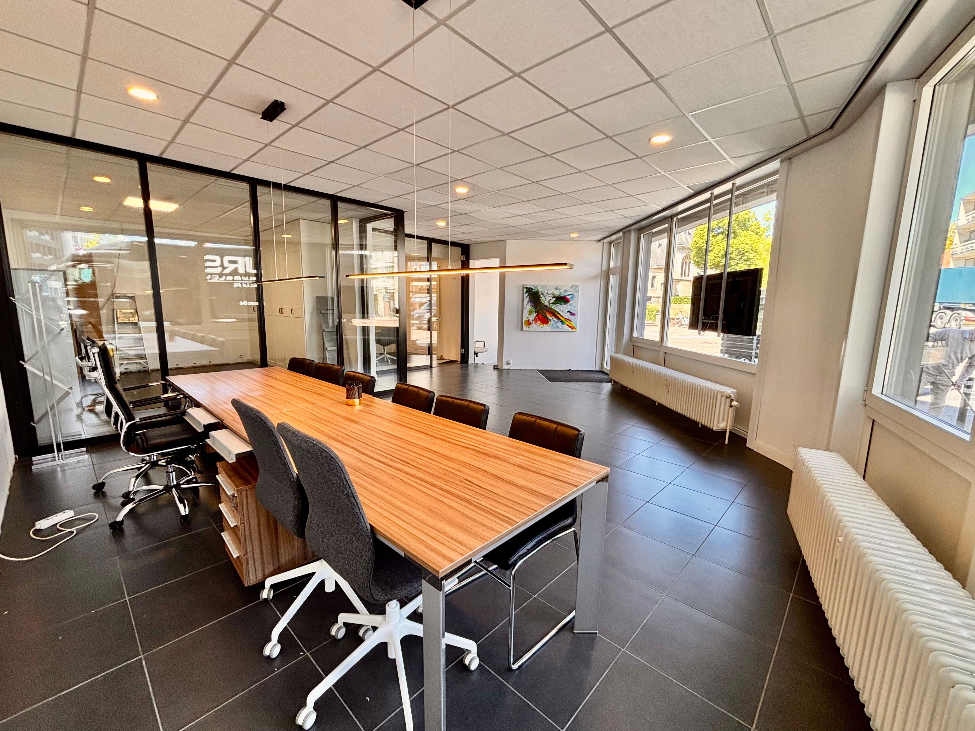 Handelspand te huur in het hartje van Zutendaal foto 2