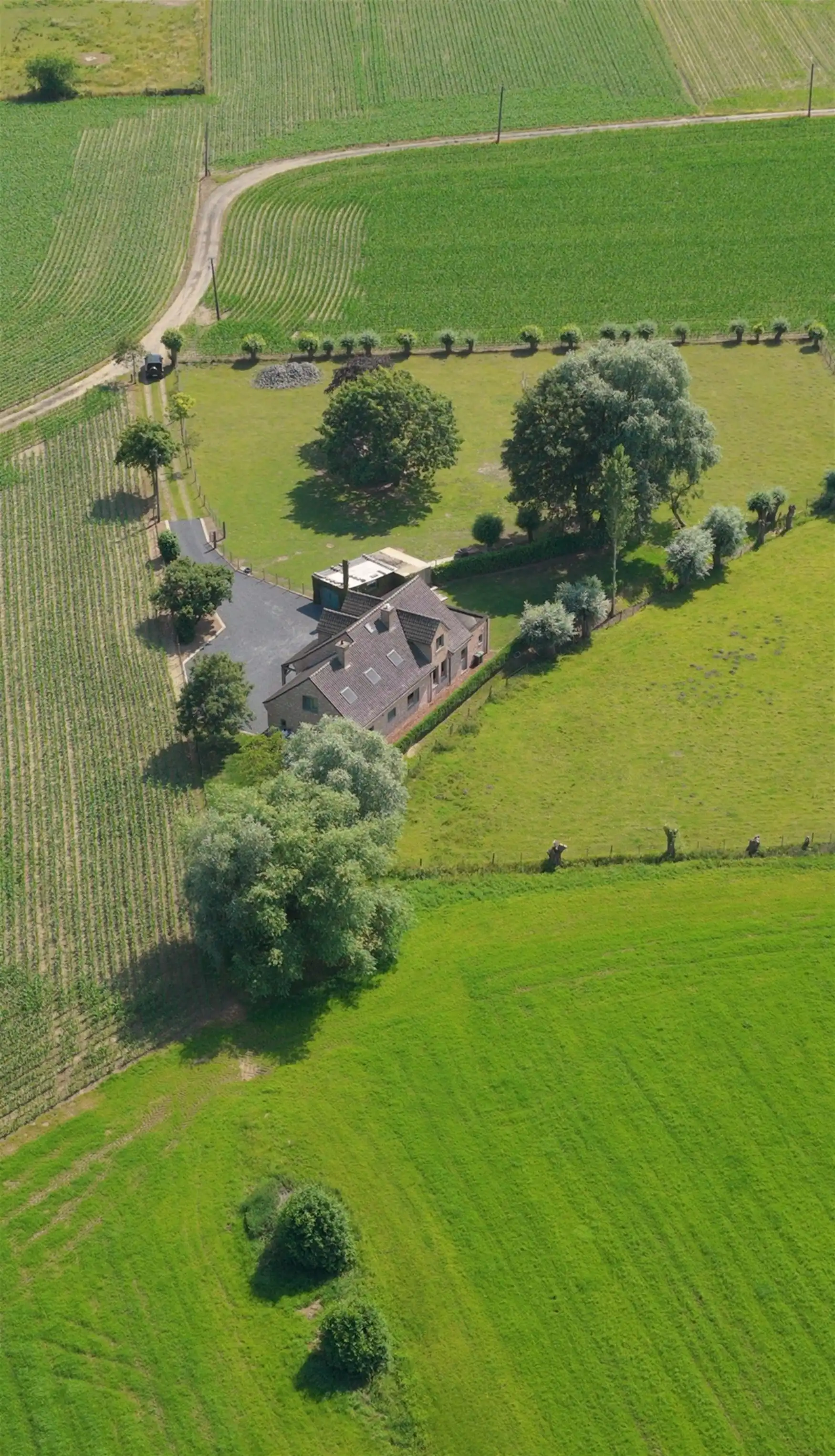 Exclusieve farmhouse te midden van de velden in Drongen foto 20