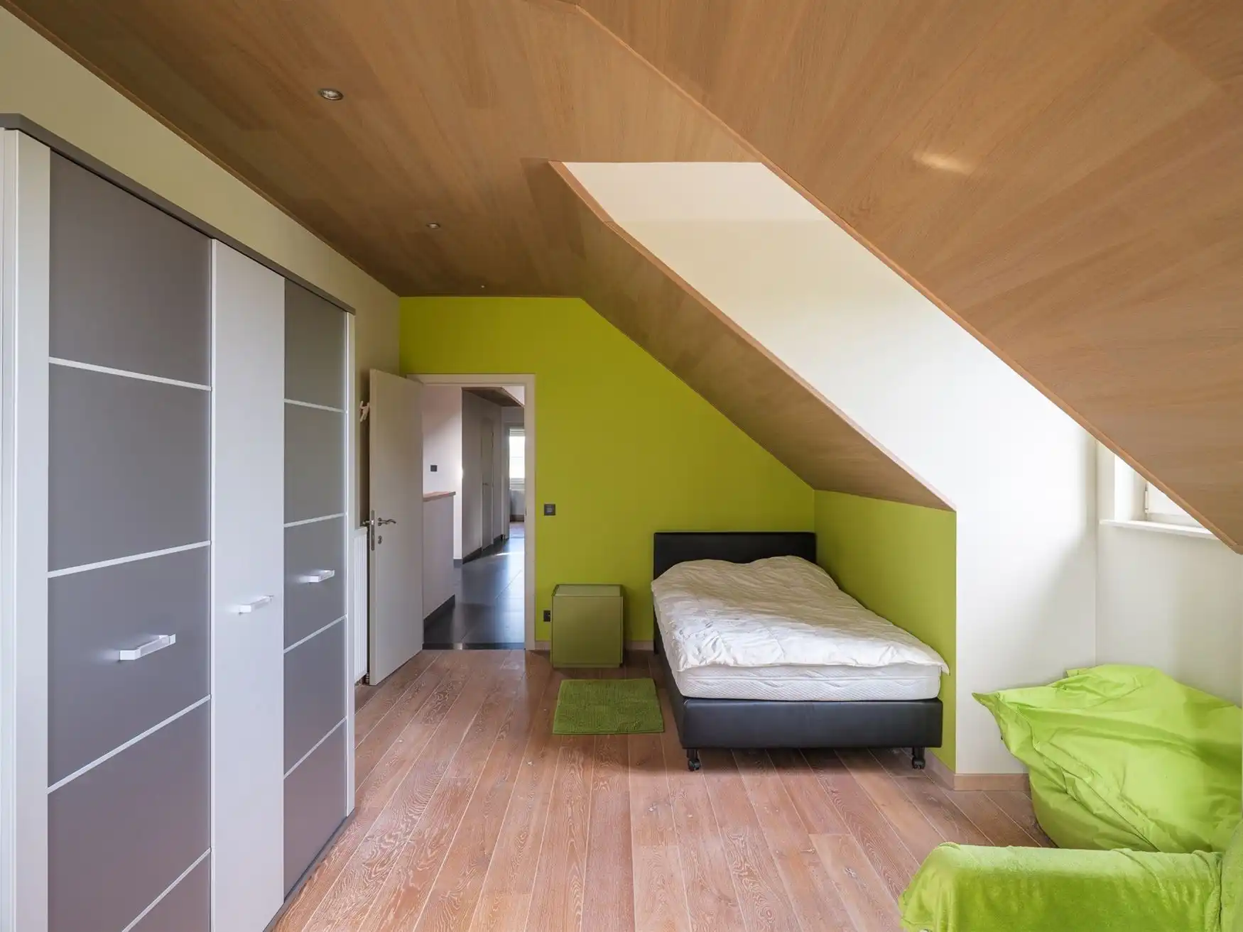 Exclusieve farmhouse te midden van de velden in Drongen foto 20