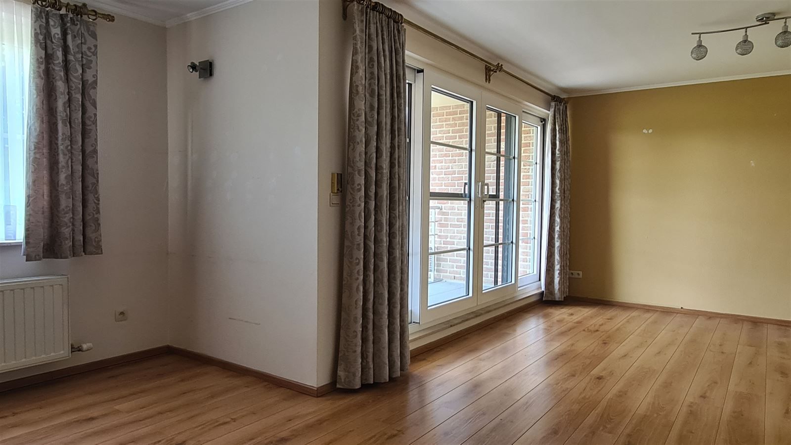 Ruim appartement in centrum Munsterbilzen foto 4