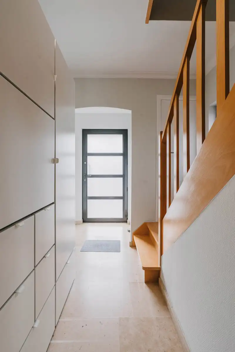 Ruime gezinswoning met 4 slaapkamers en bureau op toplocatie foto 3