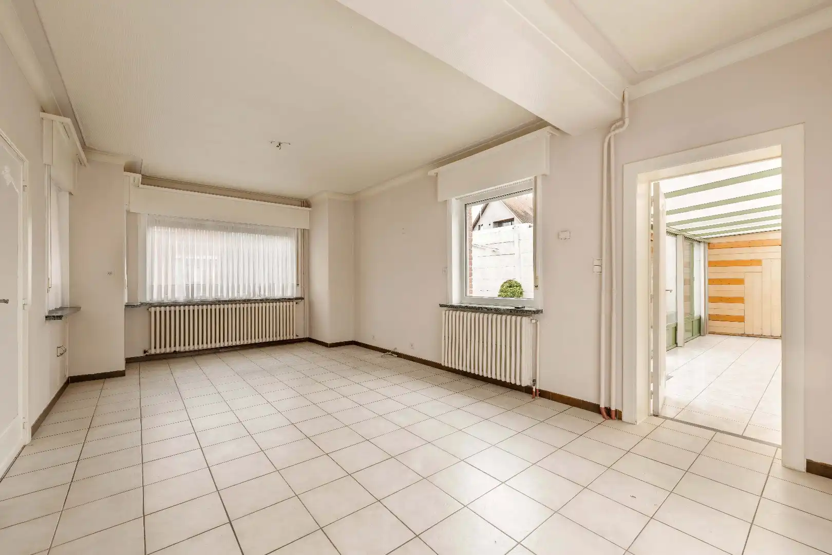 VERRASSEND RUIME WONING VLAKBIJ CENTRUM PITTEM foto 7