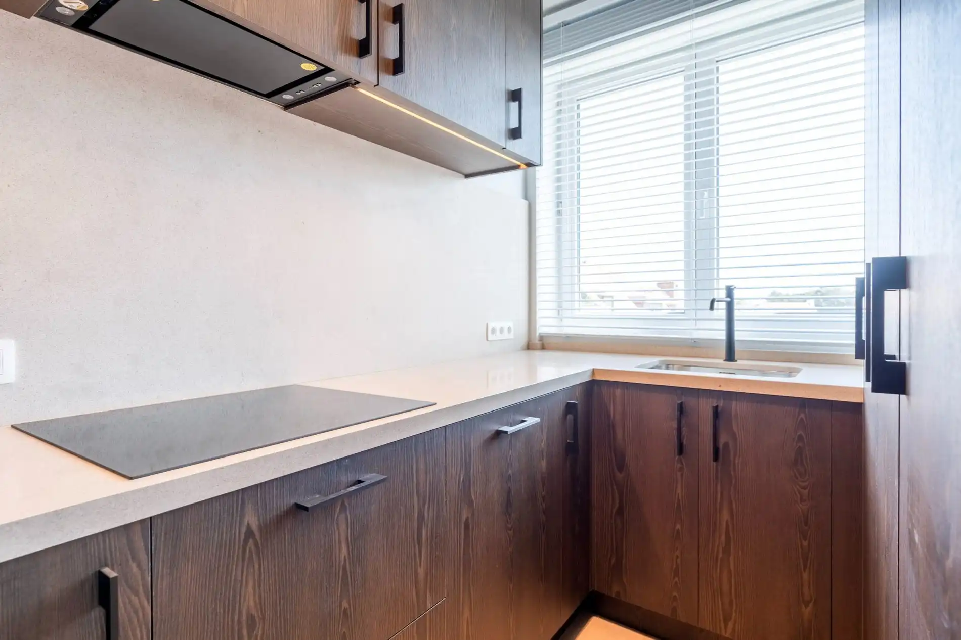 Rustig gelegen volledig gerenoveerd appartement met een open zicht over de villa's. foto 11