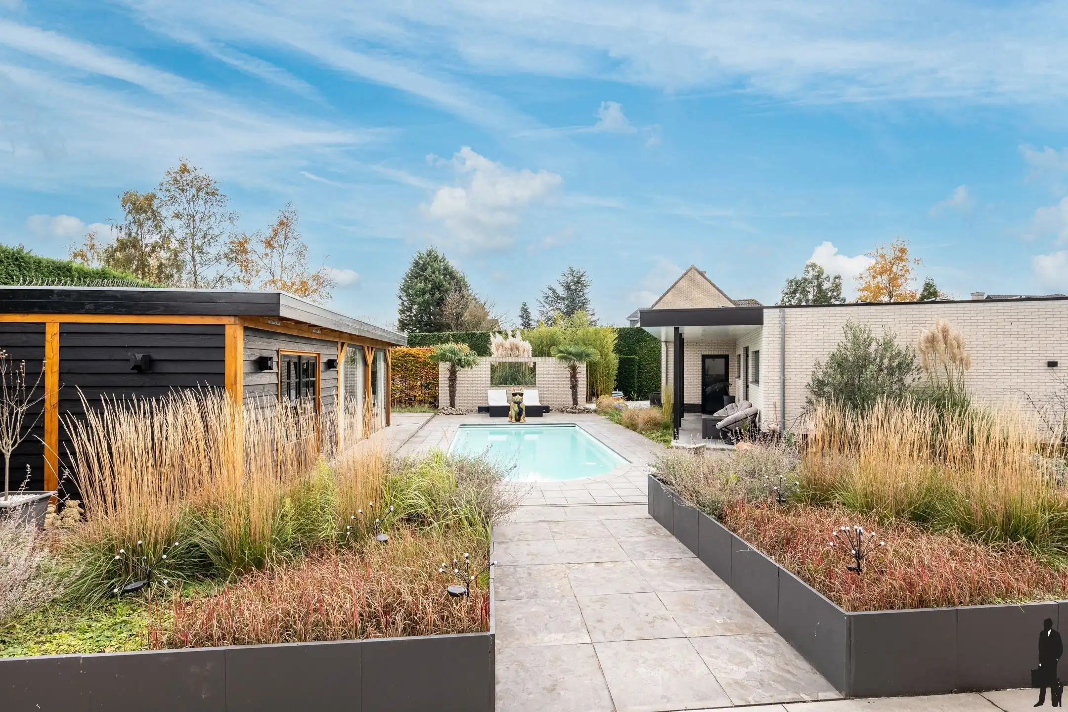 Unieke praktijkruimte met ruime villa, buitenzwembad in grensstreek foto 10