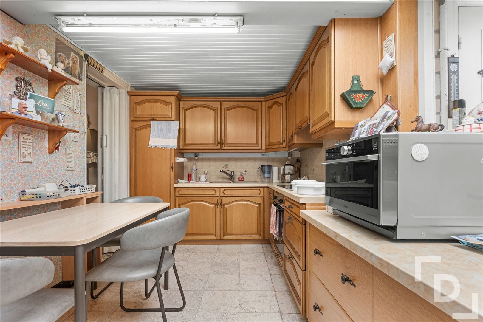 Te renoveren woning met uitweg te koop op centrale locatie in Ieper. foto 4