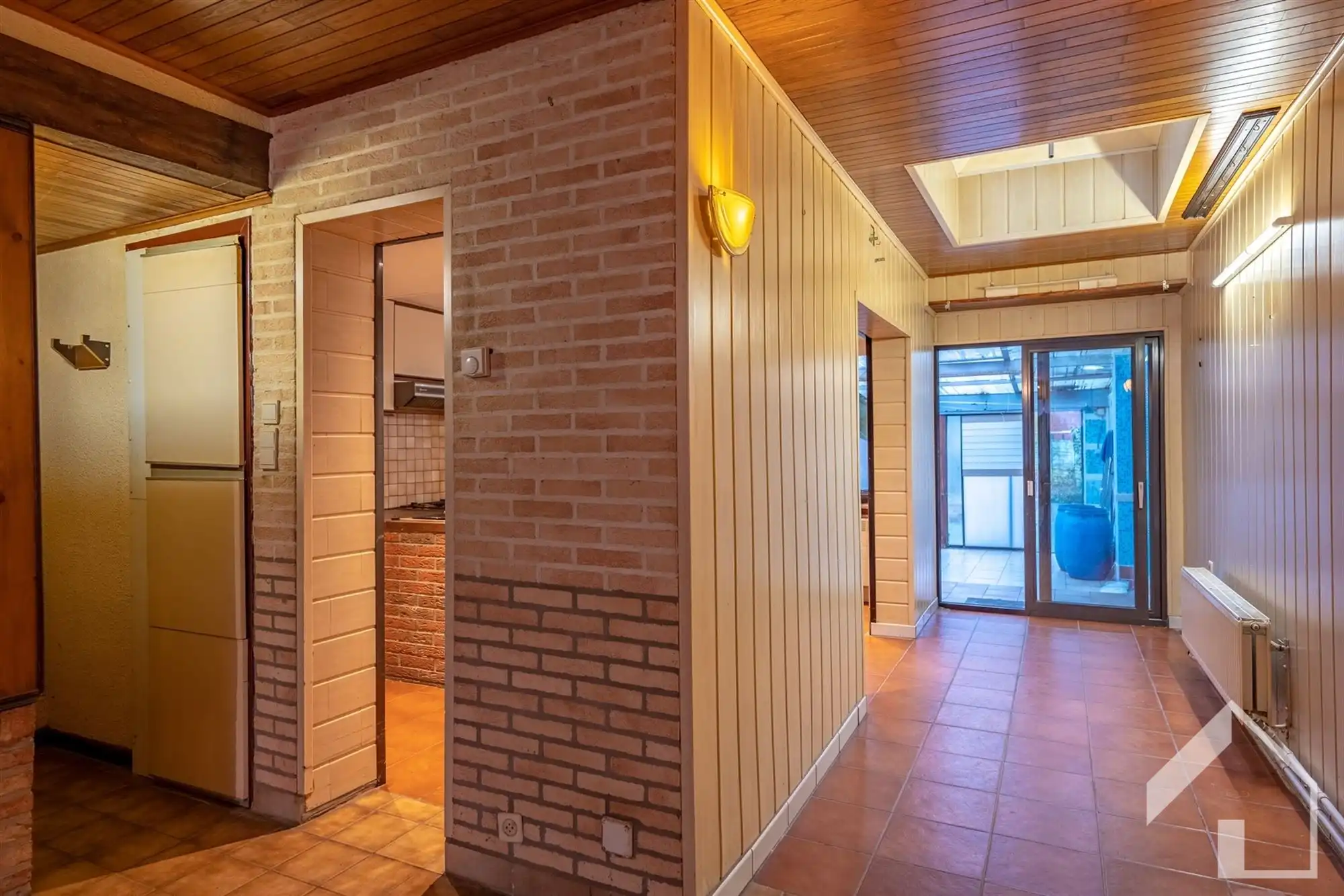 Te renoveren woning met veel potentieel foto 7