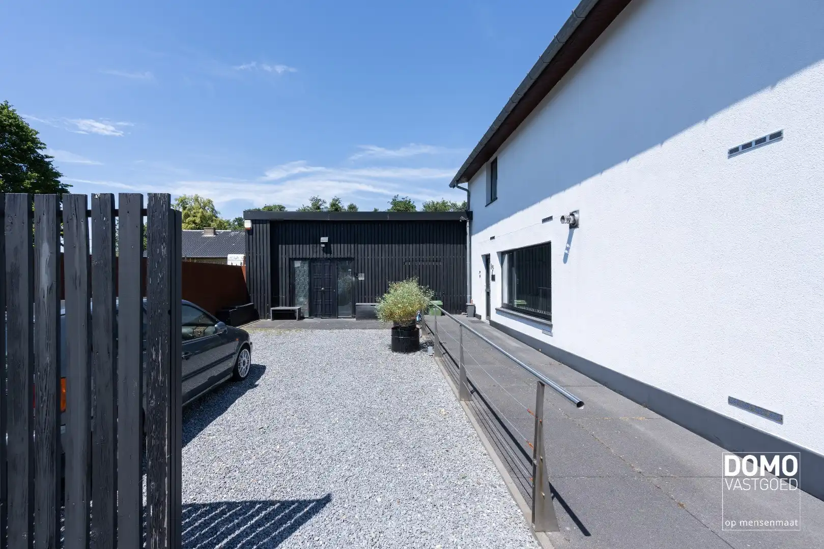 UNIEKE EIGENDOM MET WONING, 2 APPARTEMENTEN EN MAGAZIJNEN OP 13A88CA foto 29