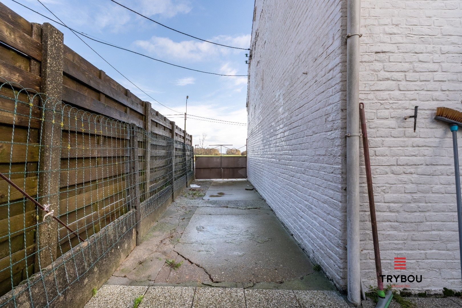 Te renoveren halfopen woning op ruim perceel van 1422m² in Brielen foto 14