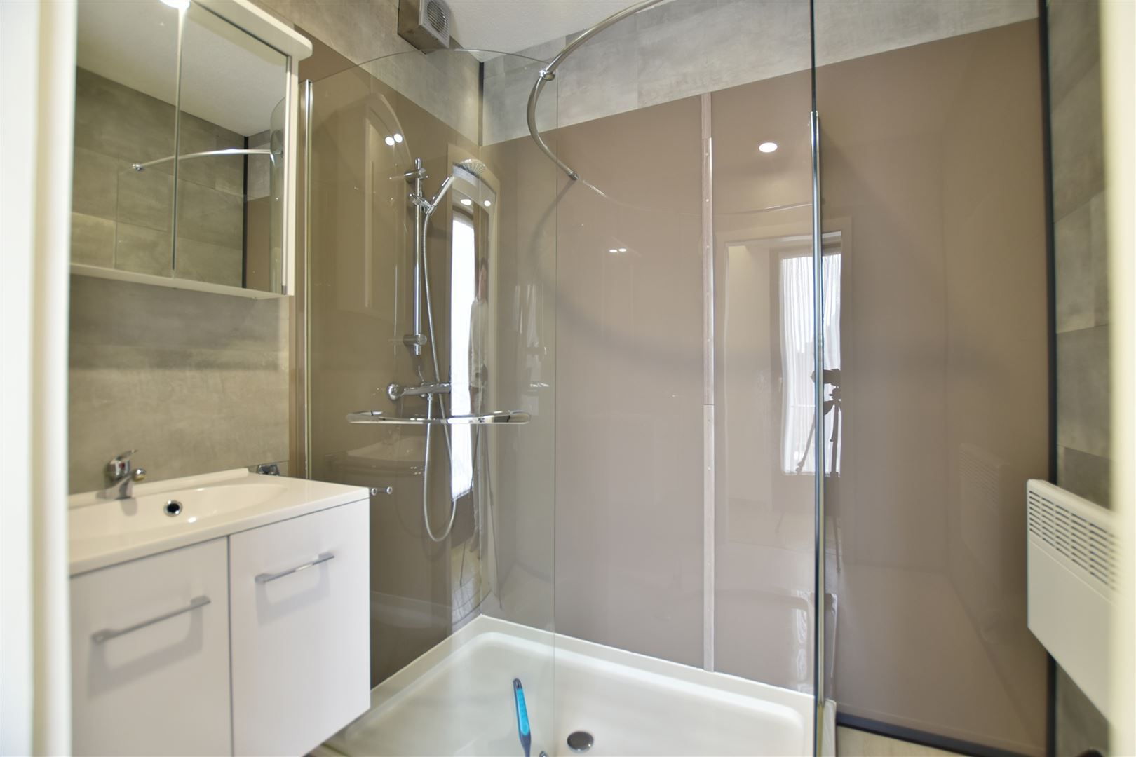 Instapklaar, recent vernieuwd appartement in Sint-Gillis (Dendermonde) foto 12
