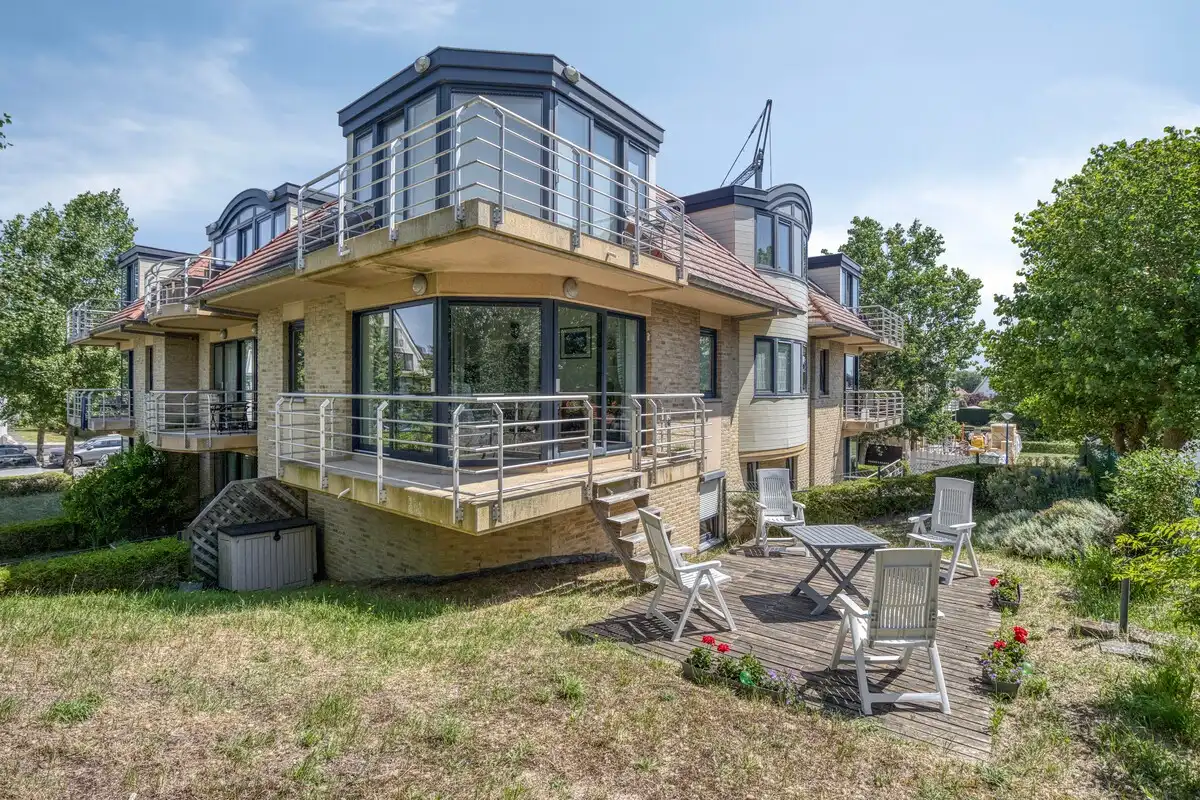 Zongericht appartement met 2 slaapkamers en aankoopmogelijkheid van een garage! foto {{pictureIndex}}