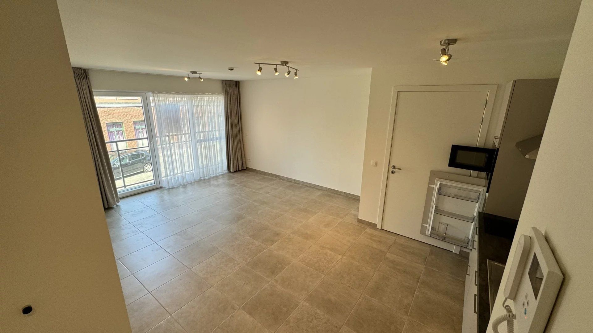 Serviceflat met balkon en 1 slaapkamer momennteel verhuurd te koop foto 9