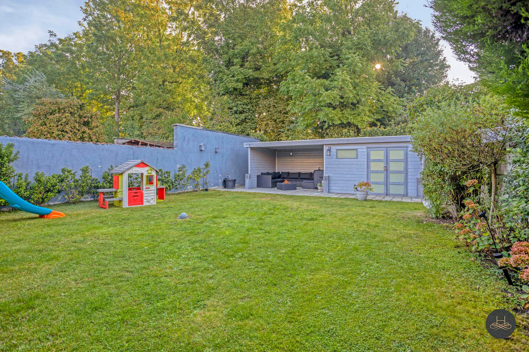 Karaktervolle gezinswoning met tuin en royale garage foto 7