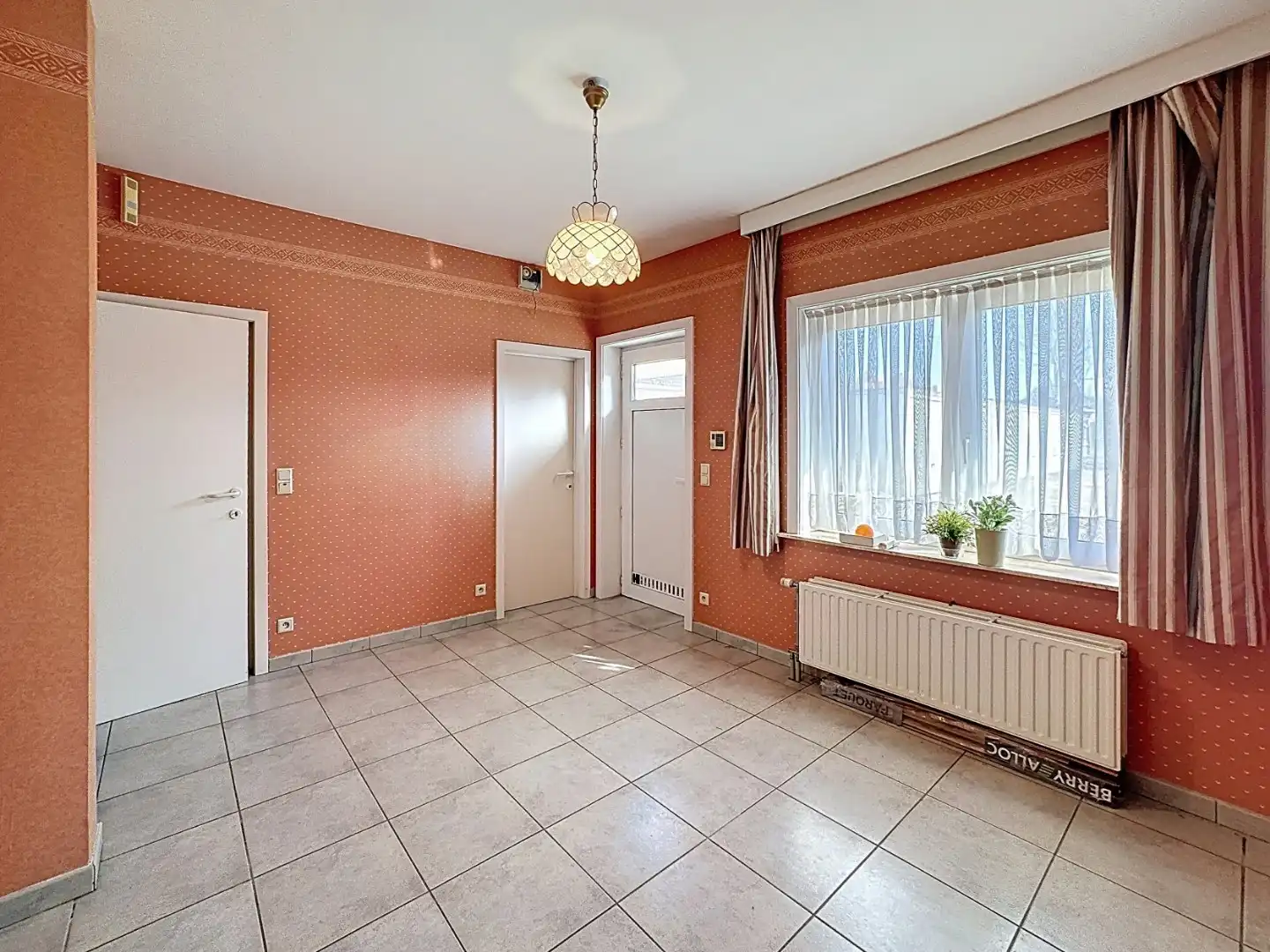 Handelspand/praktijkruimte gelegen in de dorpskern van Merendree foto 6