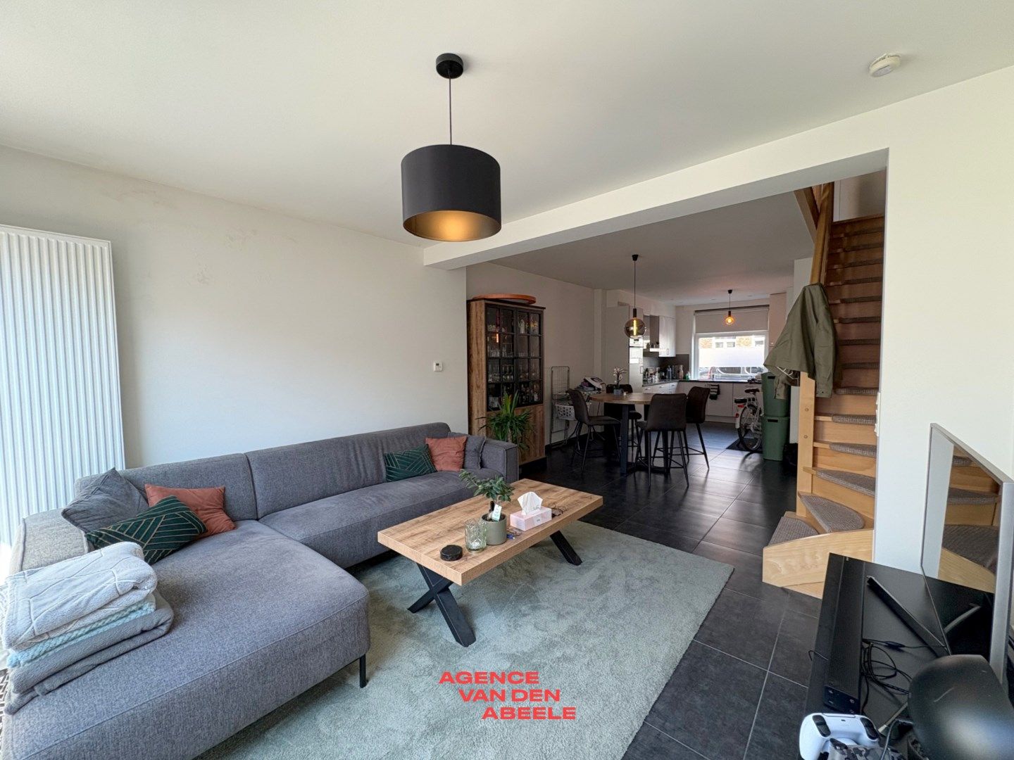 Vernieuwde rijwoning met zonnige terrassen foto 2