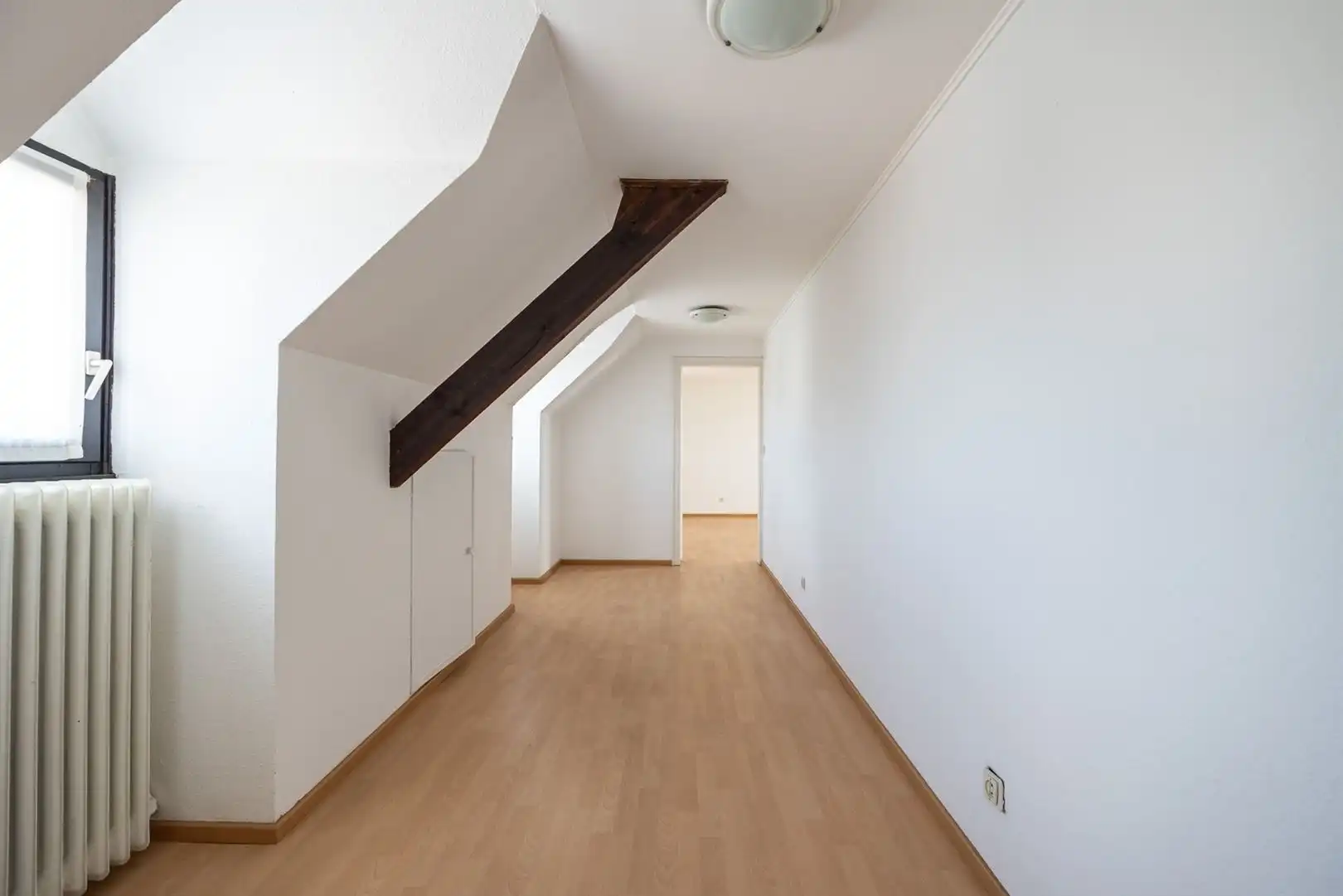 Grote woning in de dorpskern, met tuin en achter-uitweg. 'Must-see'! foto 17