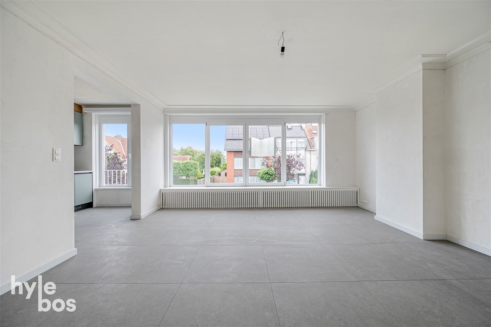 Gerenoveerd appartement met garage in gezellige woonwijk foto 2