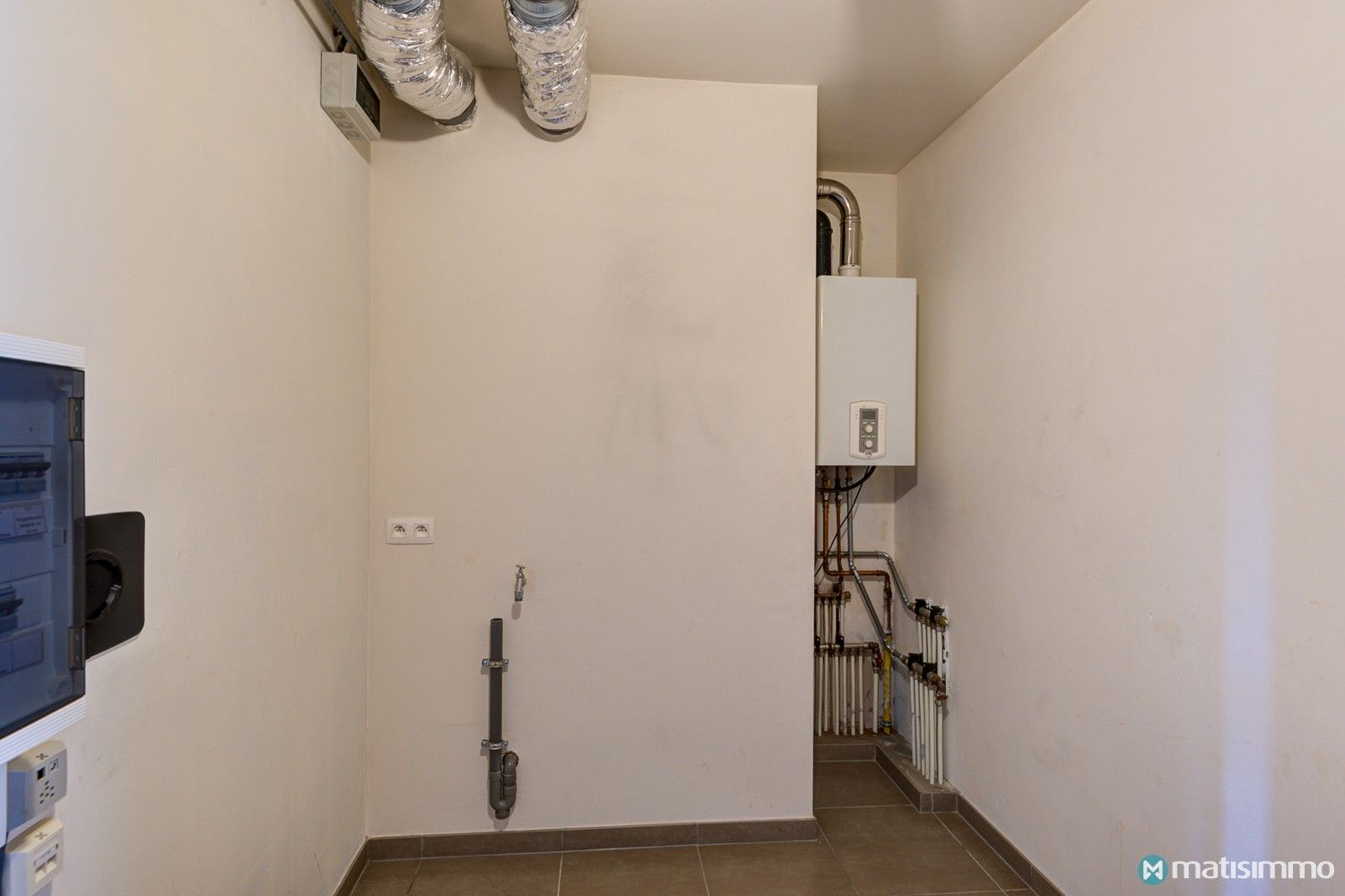 INSTAPKLAAR APPARTEMENT MET 2 SLAAPKAMERS VLAKBIJ HET CENTRUM VAN BILZEN (+ optioneel extra brede autostaanplaats) foto 10