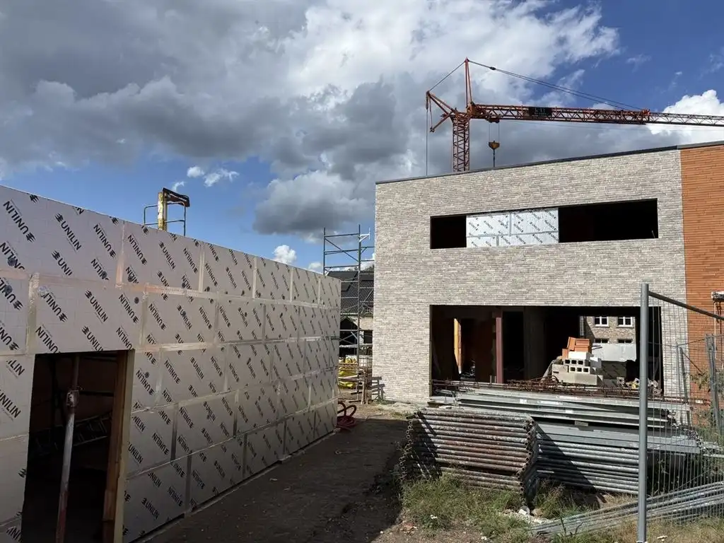 Moderne nieuwbouwwoning met vrijstaande garage en kelder, casco afgewerkt foto 5