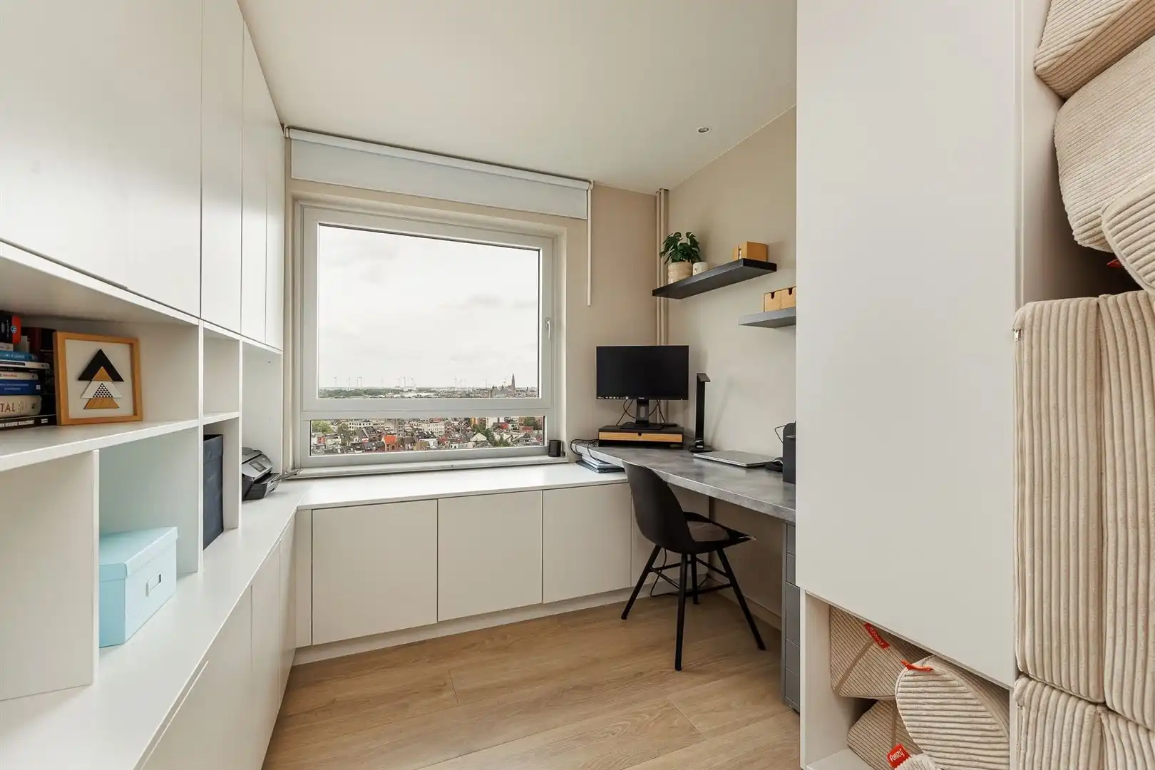 Recente renovatie met adembenemende zichten foto 15