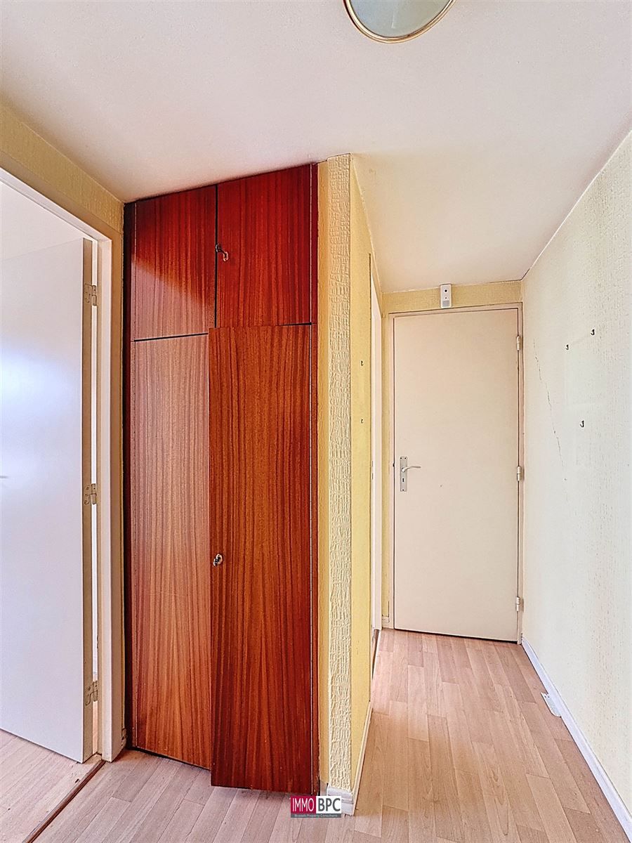 te renoveren appartement met groot terras! foto 7