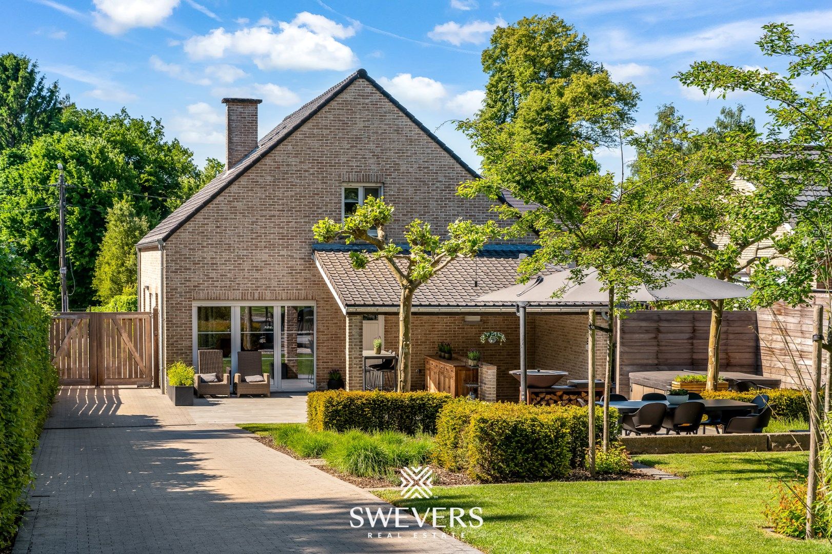 Zeer ruime woning met 6 slpk en 3 badk op een perceel van 18a 32ca in Houthalen foto 2
