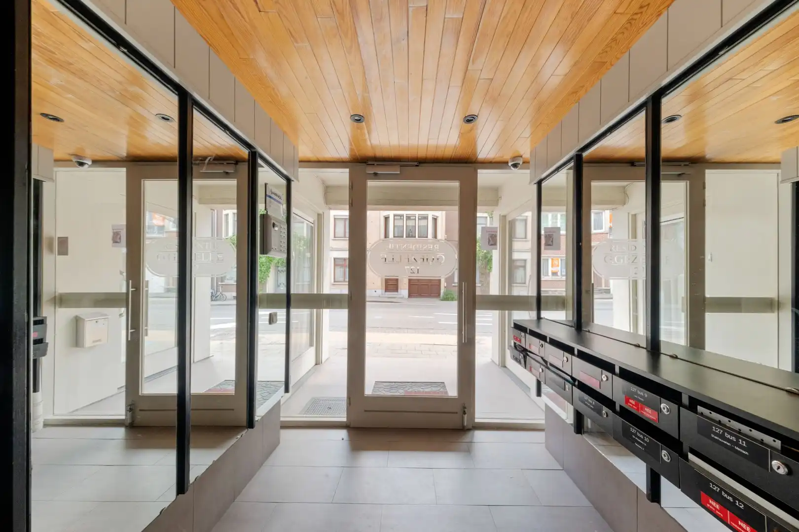 RUIM GELIJKVLOERS APPARTEMENT VAN 115 M2 IN HET HART VAN DEINZE foto 6