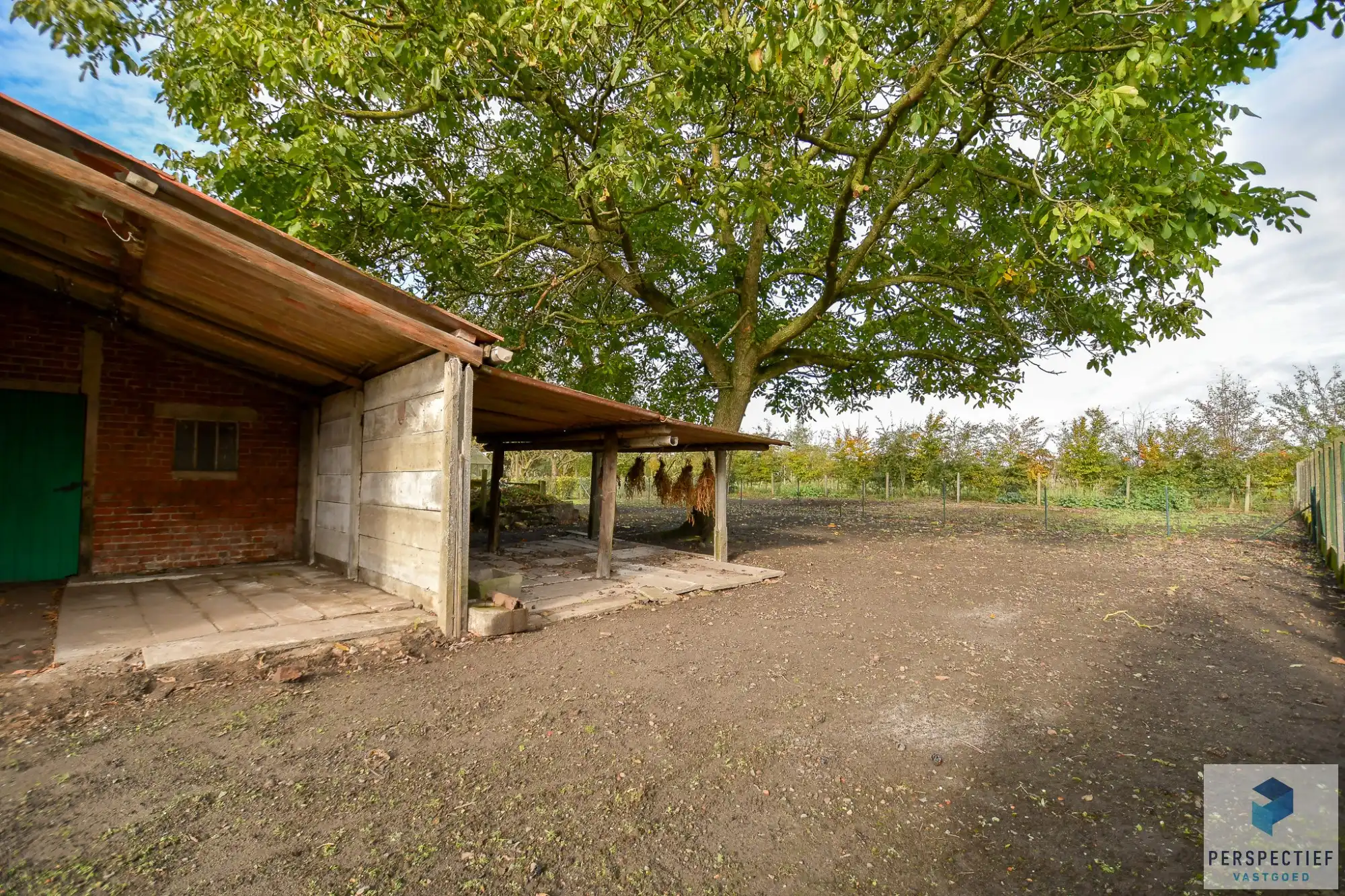 LANDELIJK GELEGEN WONING met SCHUUR  - BOOMGAARD - TUIN & MOESTUIN op 2138 m² foto 6