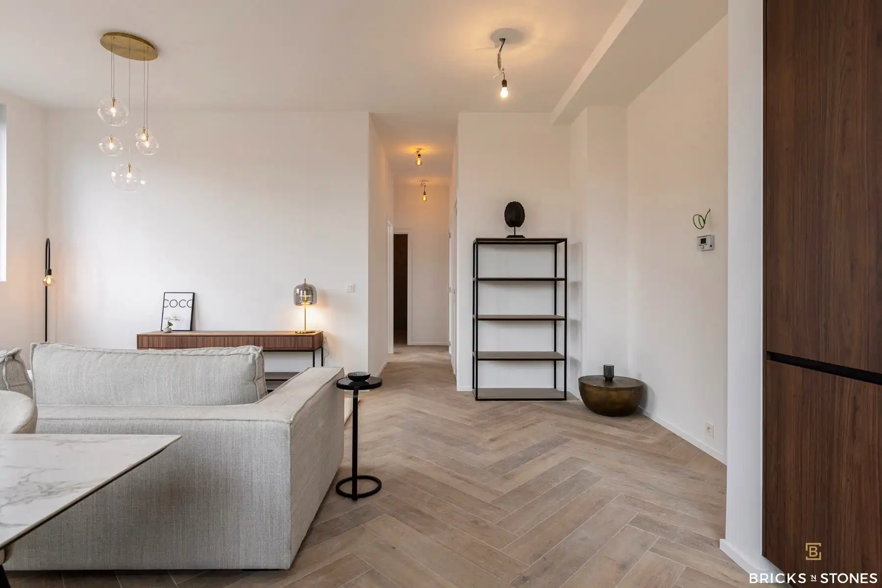 Luxueus gerenoveerd en bemeubeld 3 slaapkamer appartement foto 2