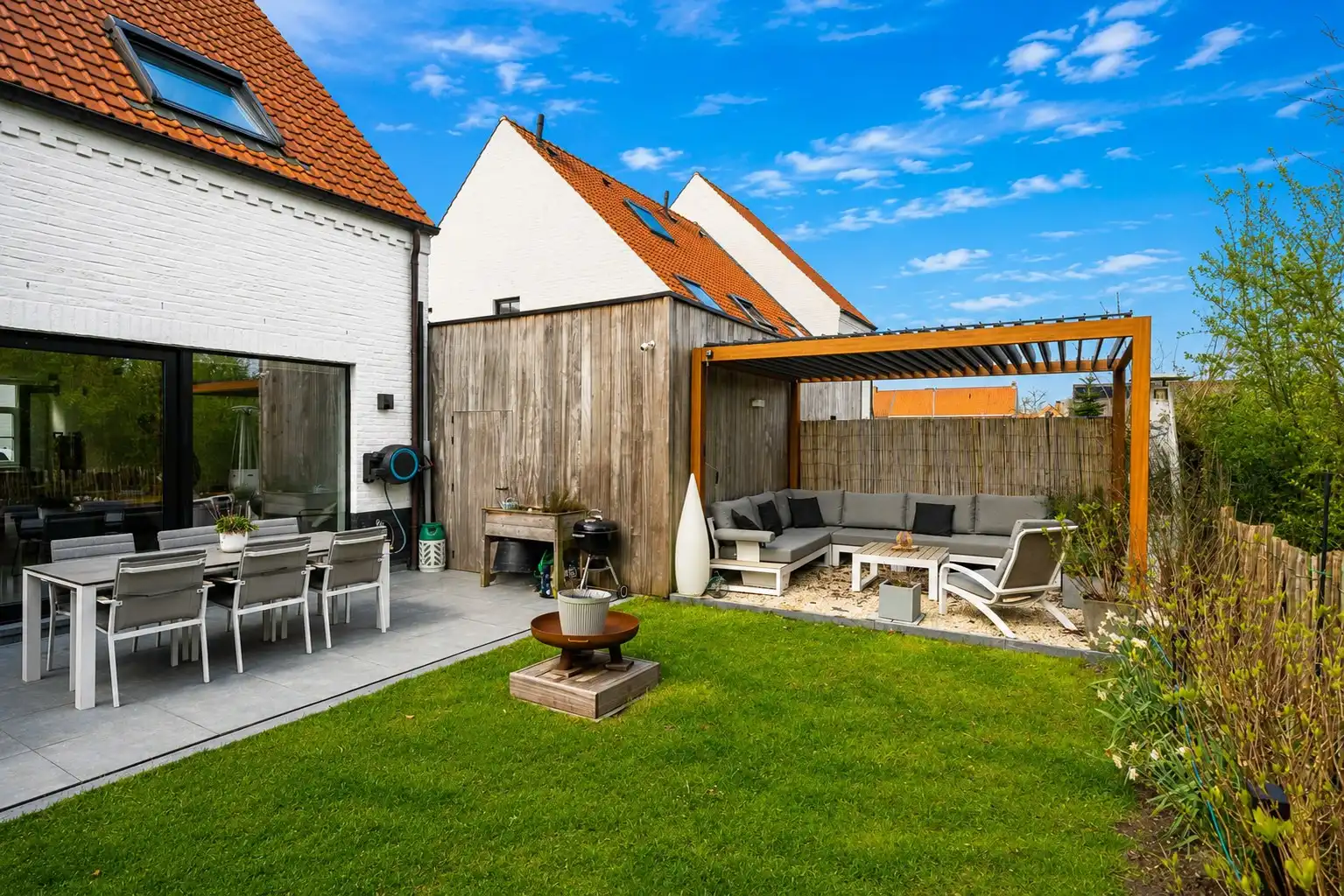 Recente woning met parking en tuin te Moerkerke-Damme foto 9