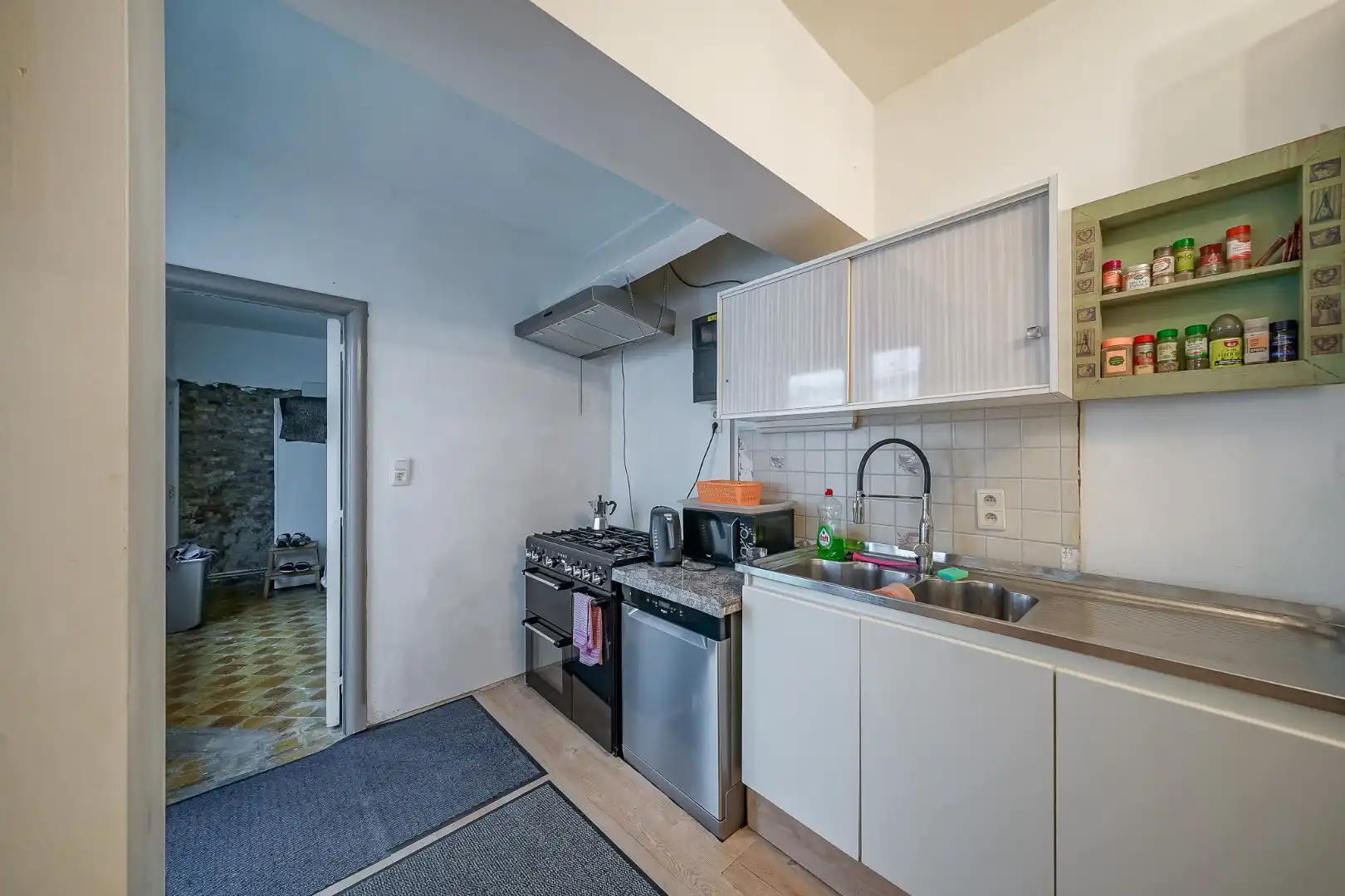 Verder af te werken woning met 5 slaapkamers in centrum Oostende foto 3