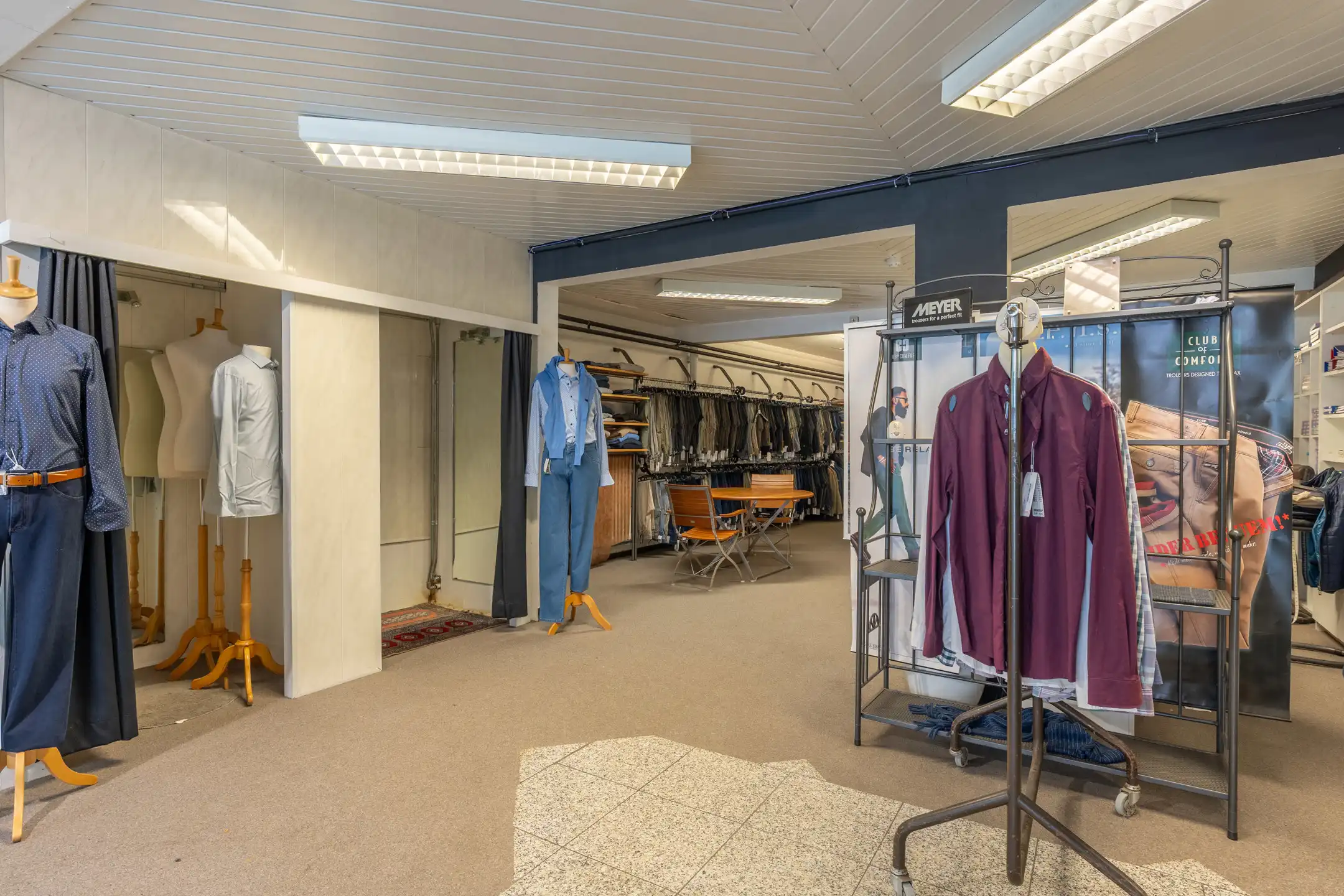 Goed gelegen gelijkvloers handelspand van maar liefst 436m² foto 4