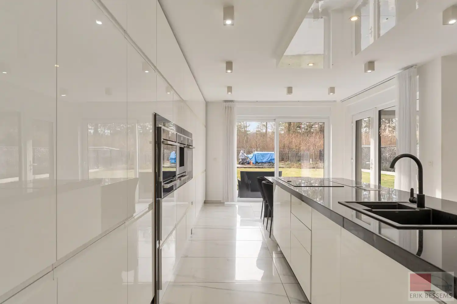 Prachtige en ruime woning met een woonoppervlakte van ca. 277 m², gebouwd in 2018 met vloerverwarming en voorzien van 5 volwaardige slaapkamers en 3 badkamers foto 15