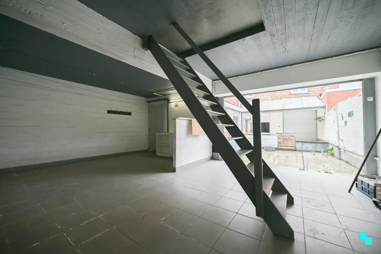 Te renoveren ééngezinswoning met vier slaapkamers en stockagemogelijkheden te Izegem foto 15