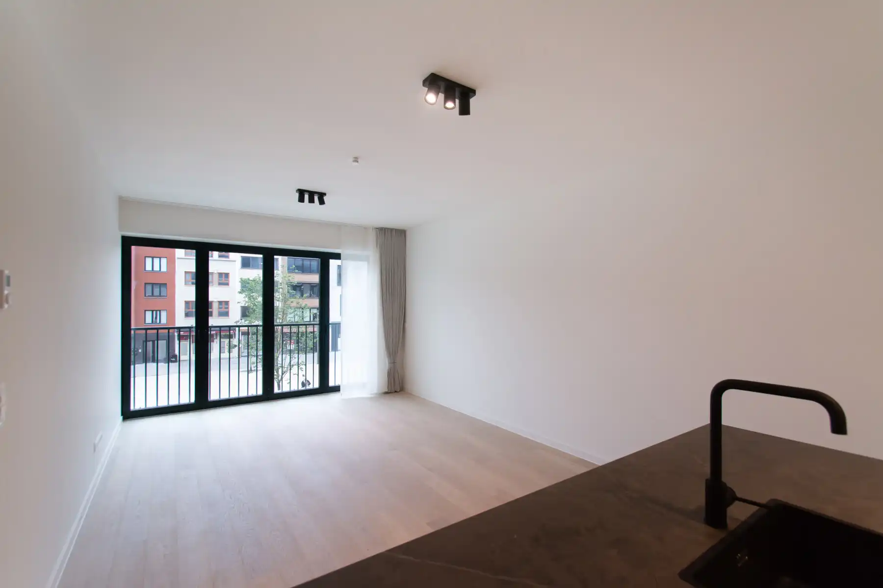 Lichtrijk nieuwbouwappartement met 2k en terras foto 2