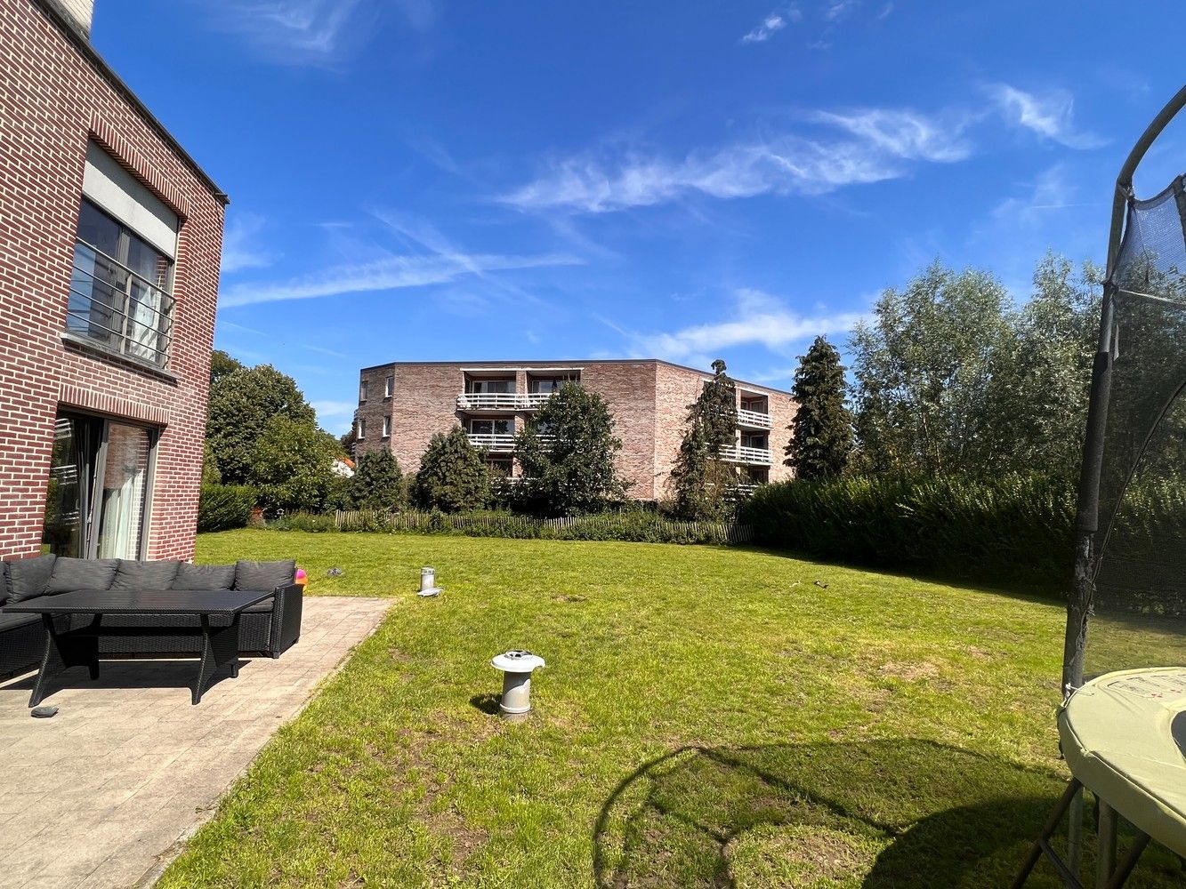 Clusterwoning met 4 ruime slaapkamers, tuin en 2 ondergrondse staanplaatsen. foto 5