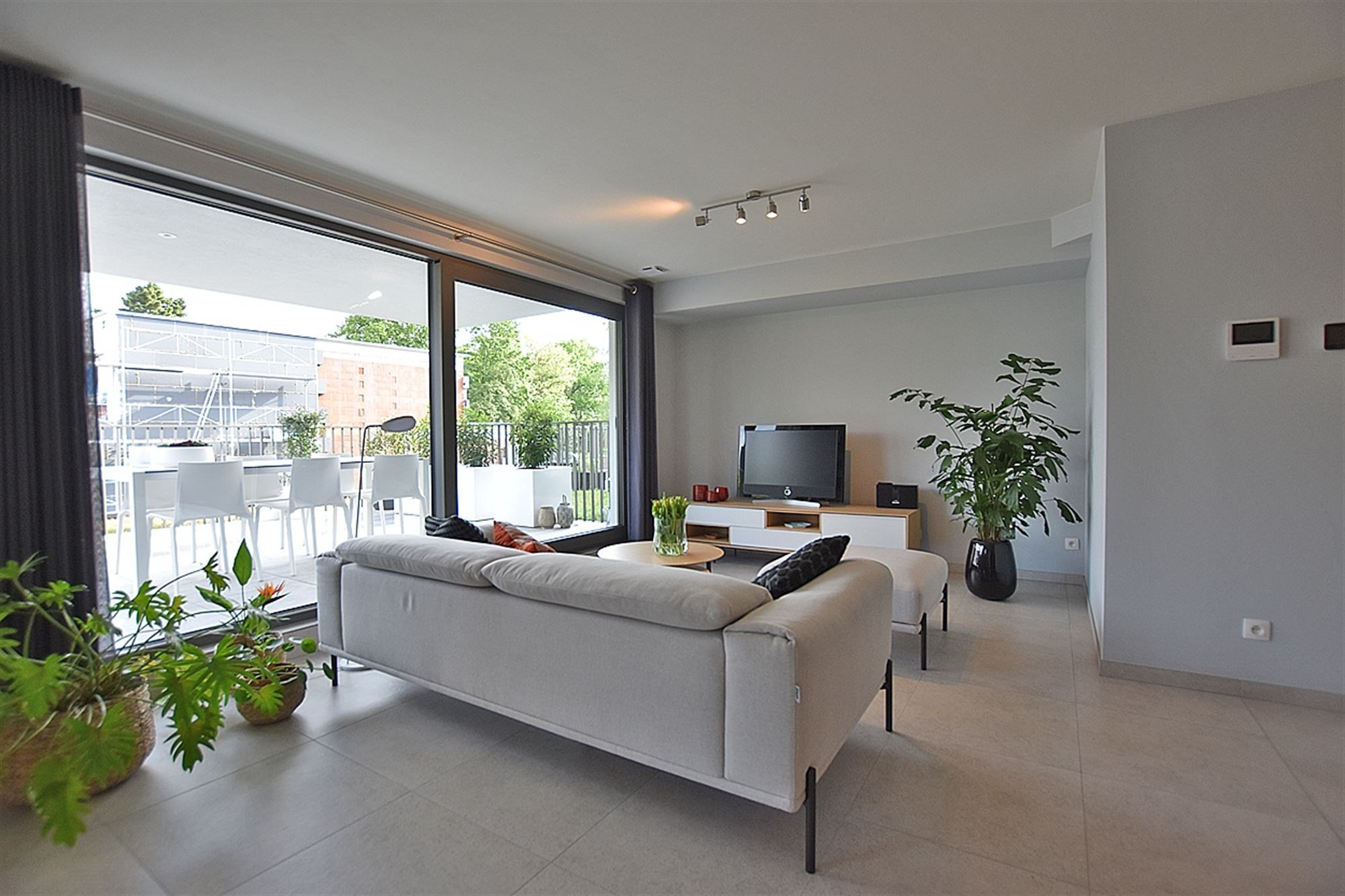 Instapklaar APPARTEMENT (1ste verdieping) met 2 slaapkamers, ruim terras en grote garage (2)  foto 7