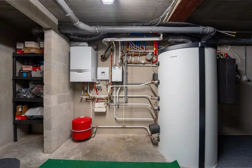 RUIM HANDELSHUIS MET WOONST TE SPALBEEK (HASSELT) foto 28