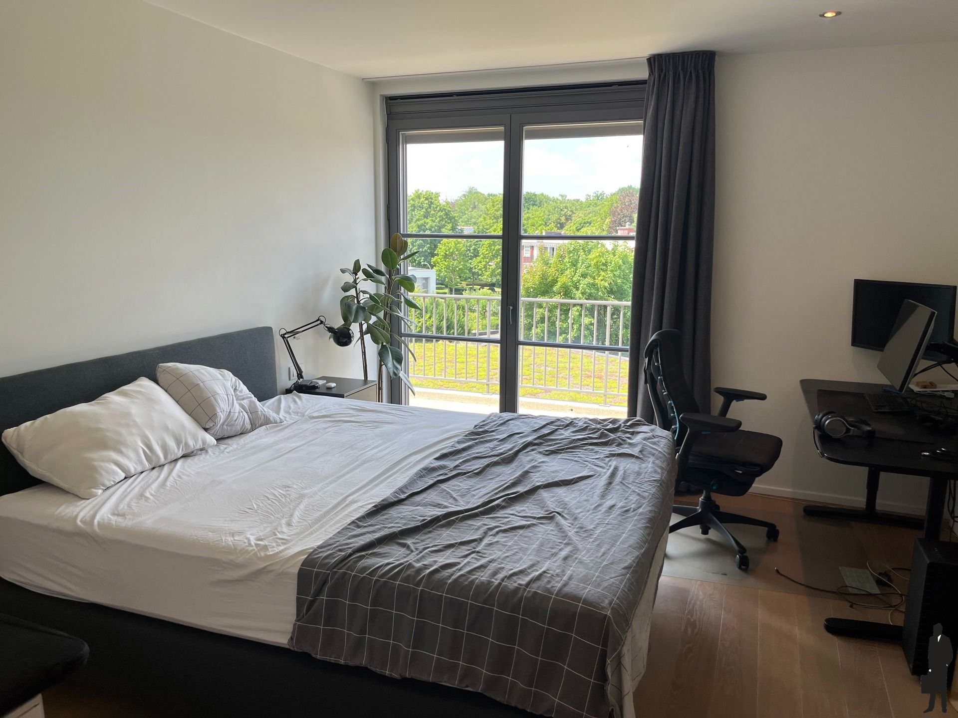In 't centrum van Brasschaat op de derde verdieping, een instapklaar appartement van 114 m² met 2 parkingplaatsen. foto 11