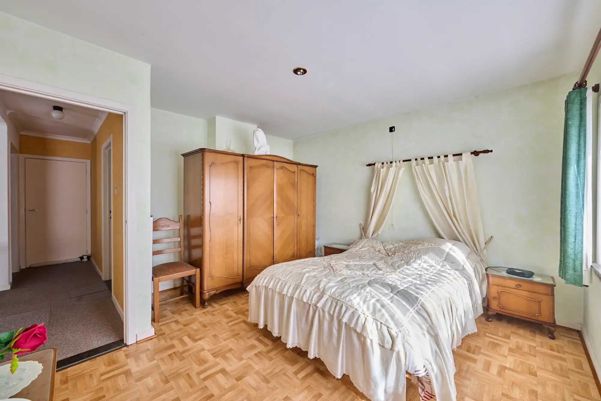 Rustig gelegen te renoveren woning op perceel van 10a50ca foto 12
