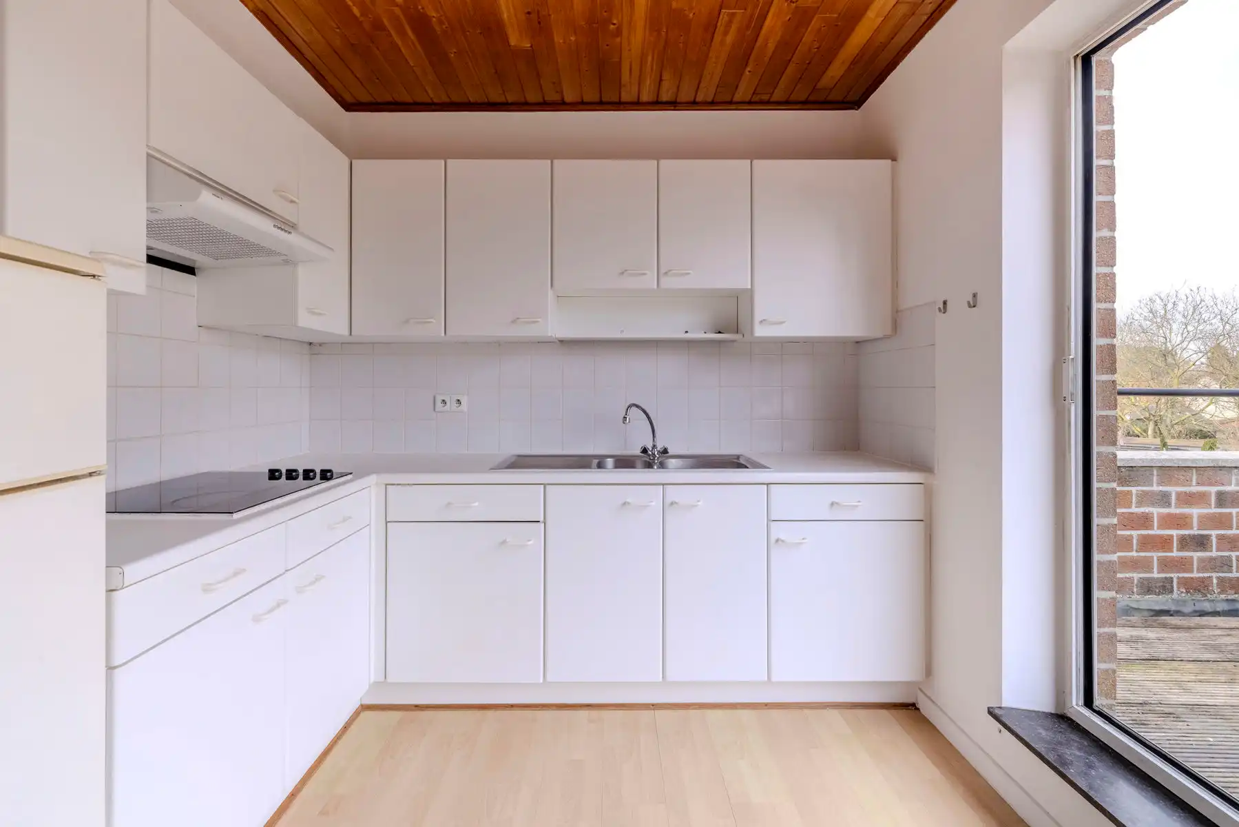 Ruim 1-slaapkamer dakappartement met terras en garagebox. foto 3