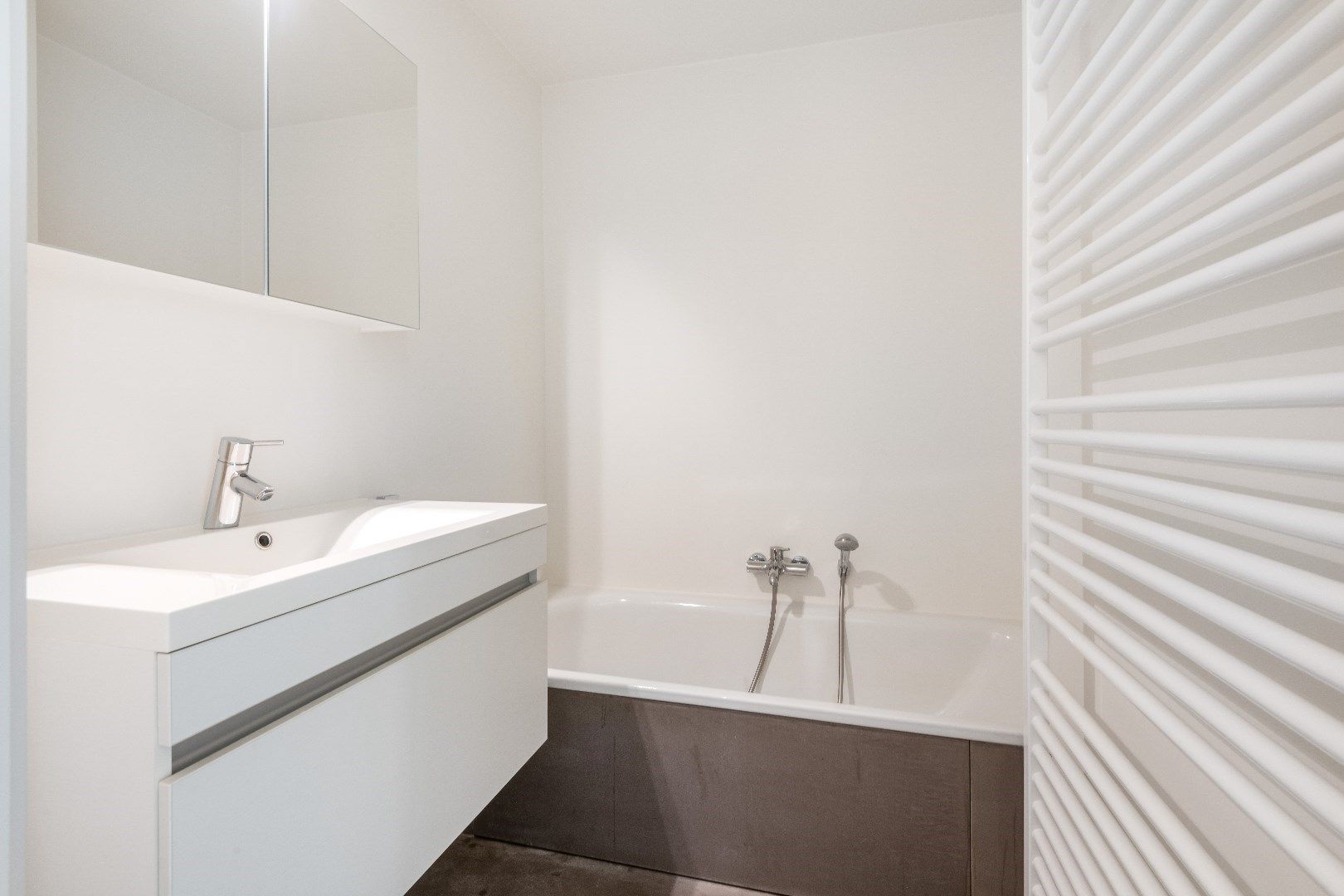 Ongemeubeld appartement met prachtig zeezicht, gelegen op het Lichttorenplein. foto 9