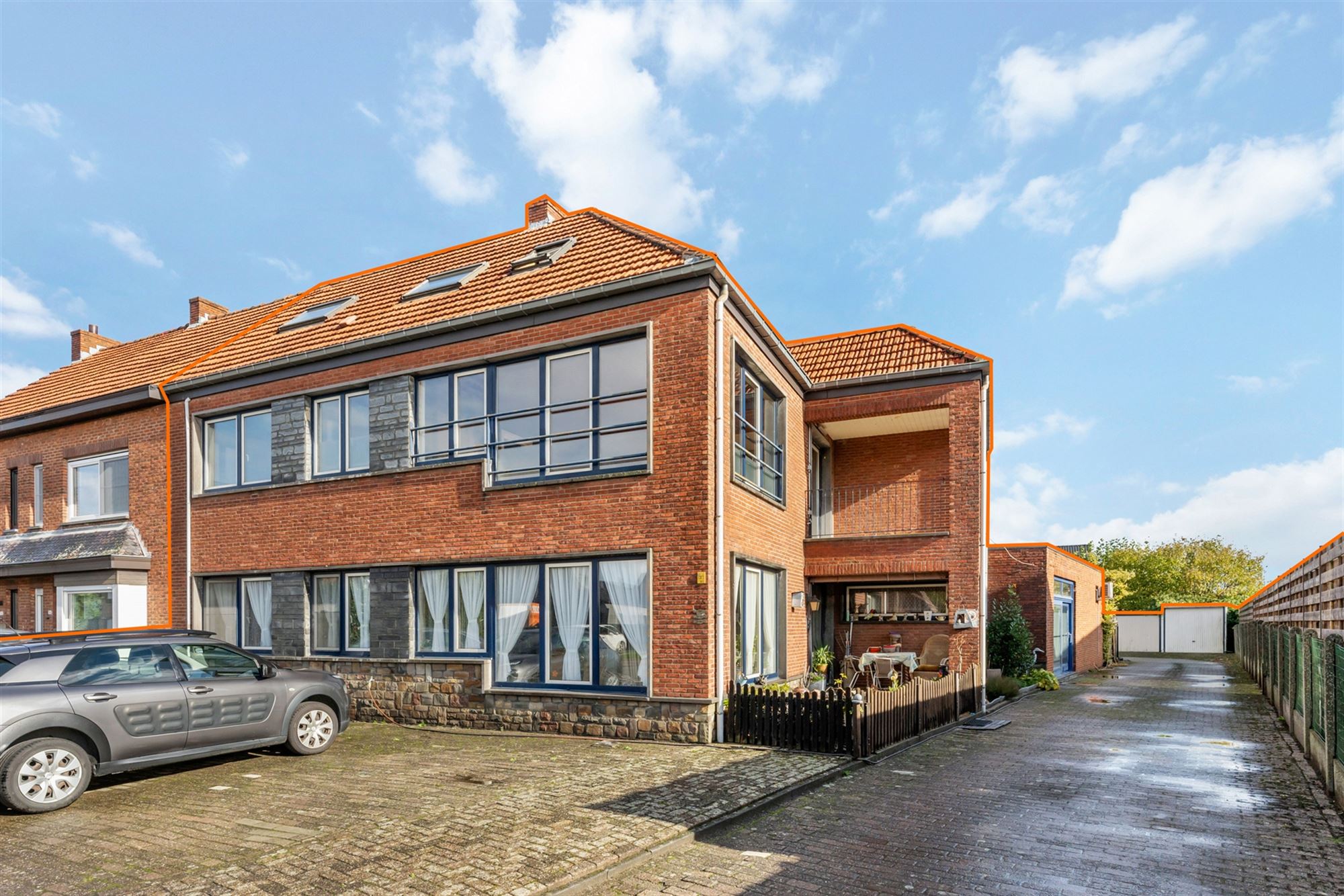 OPBRENGSTEIGENDOM BESTAANDE UIT 3 APPARTEMENTEN EN EEN STUDIO GELEGEN TE TESSENDERLO foto 2