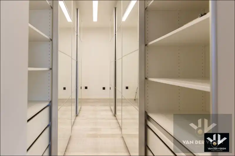 LUXUEUS AFGEWERKT GVL APP MET RIANTE TUIN EN TERRAS foto 22