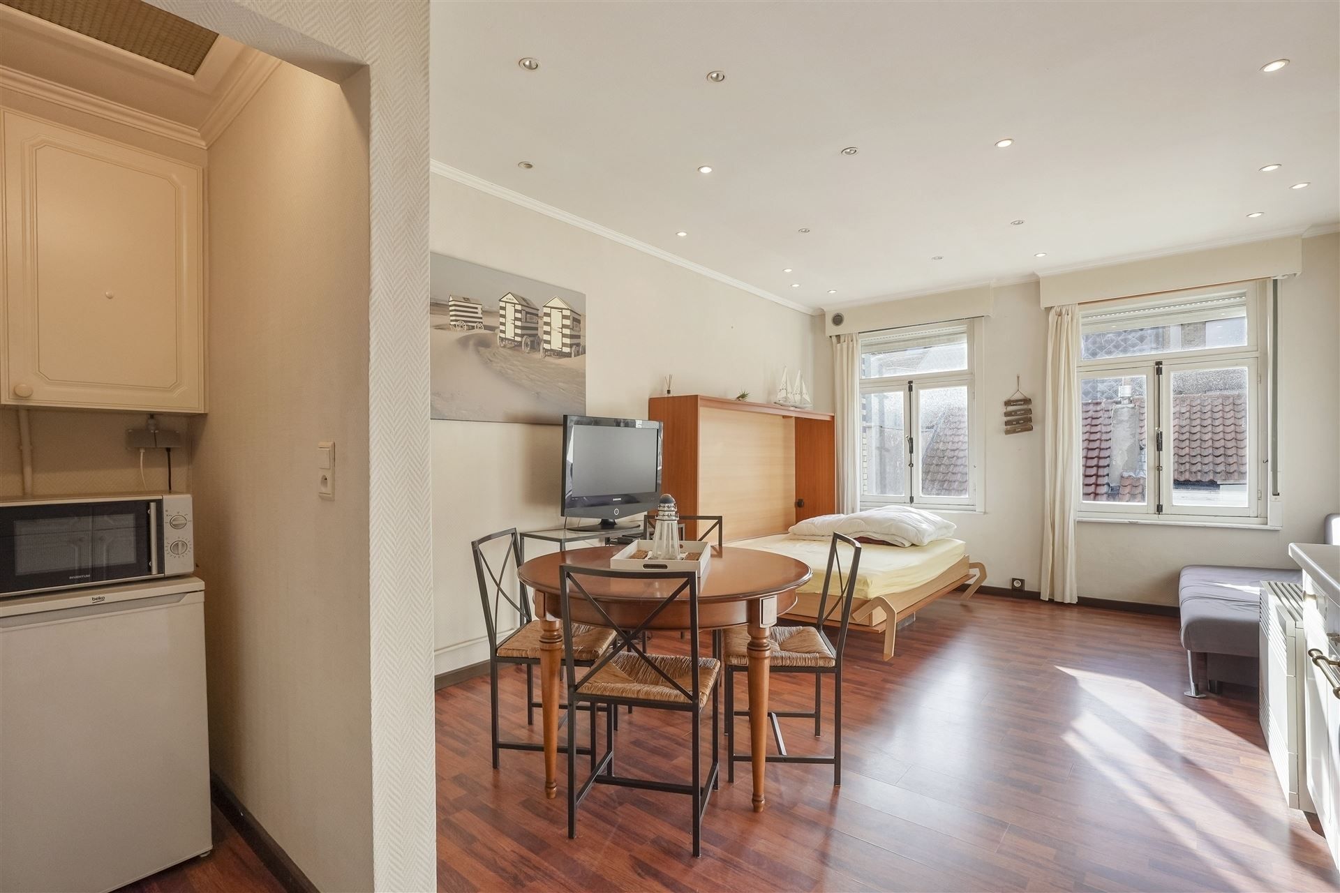 ZONNIG / VLAK AAN ZEEDIJK foto 8