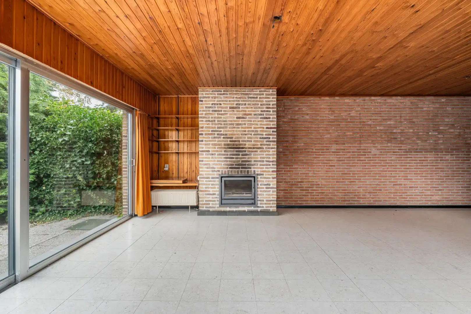Ruime woning met 3 slaapkamers en garage op 443 m² in rustige woonwijk foto 5