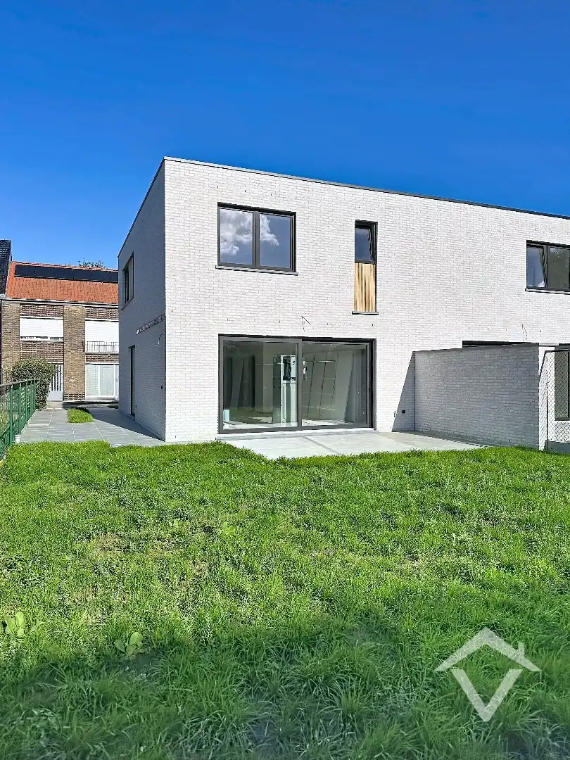 Nieuwbouwwoning met 3 slaapkamers in centrum Koekelare  foto 4