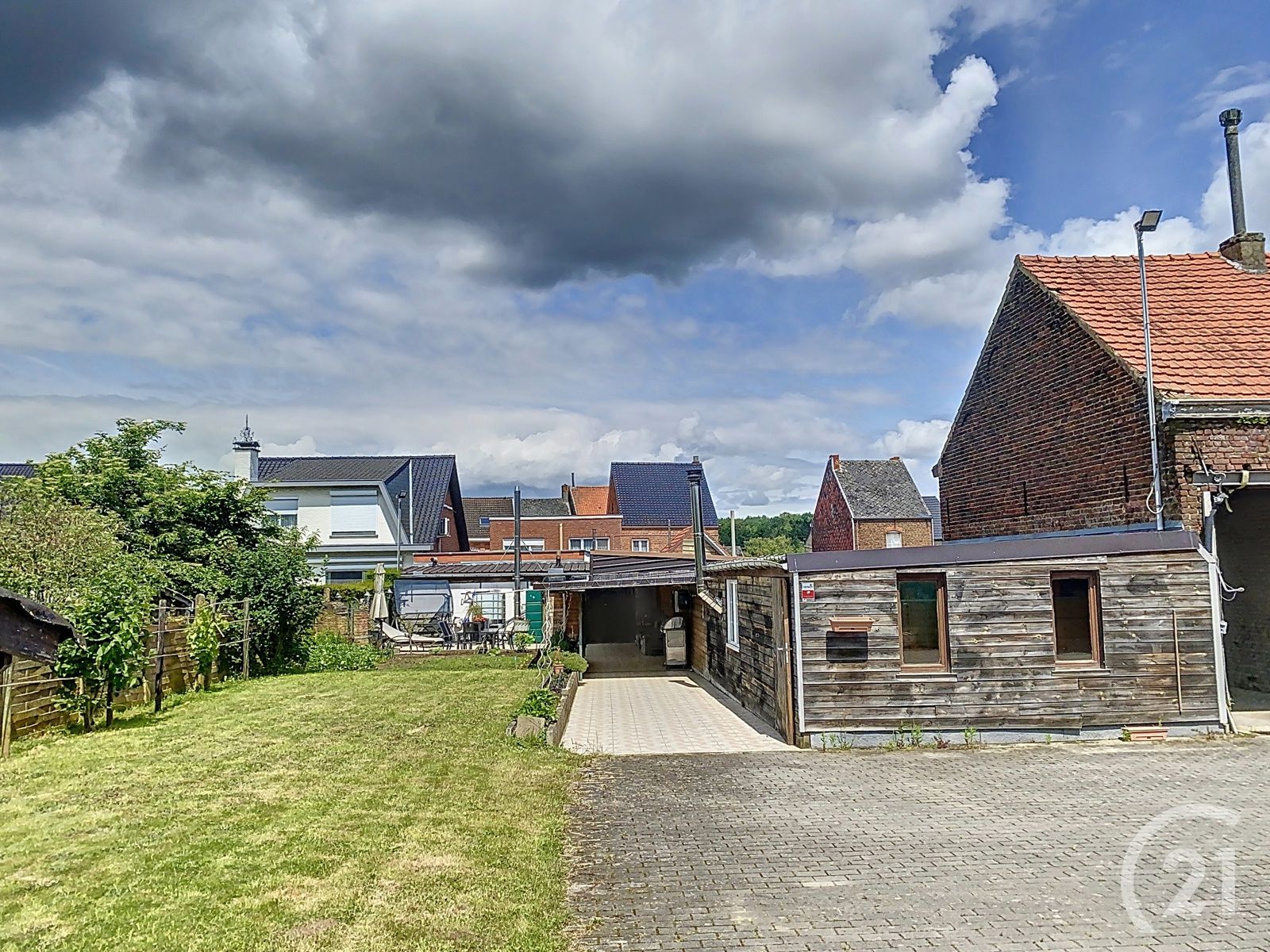 Projectgrond met 3 woningen, hangaar en een handelspand te koop in Schoonderbuken! foto 16