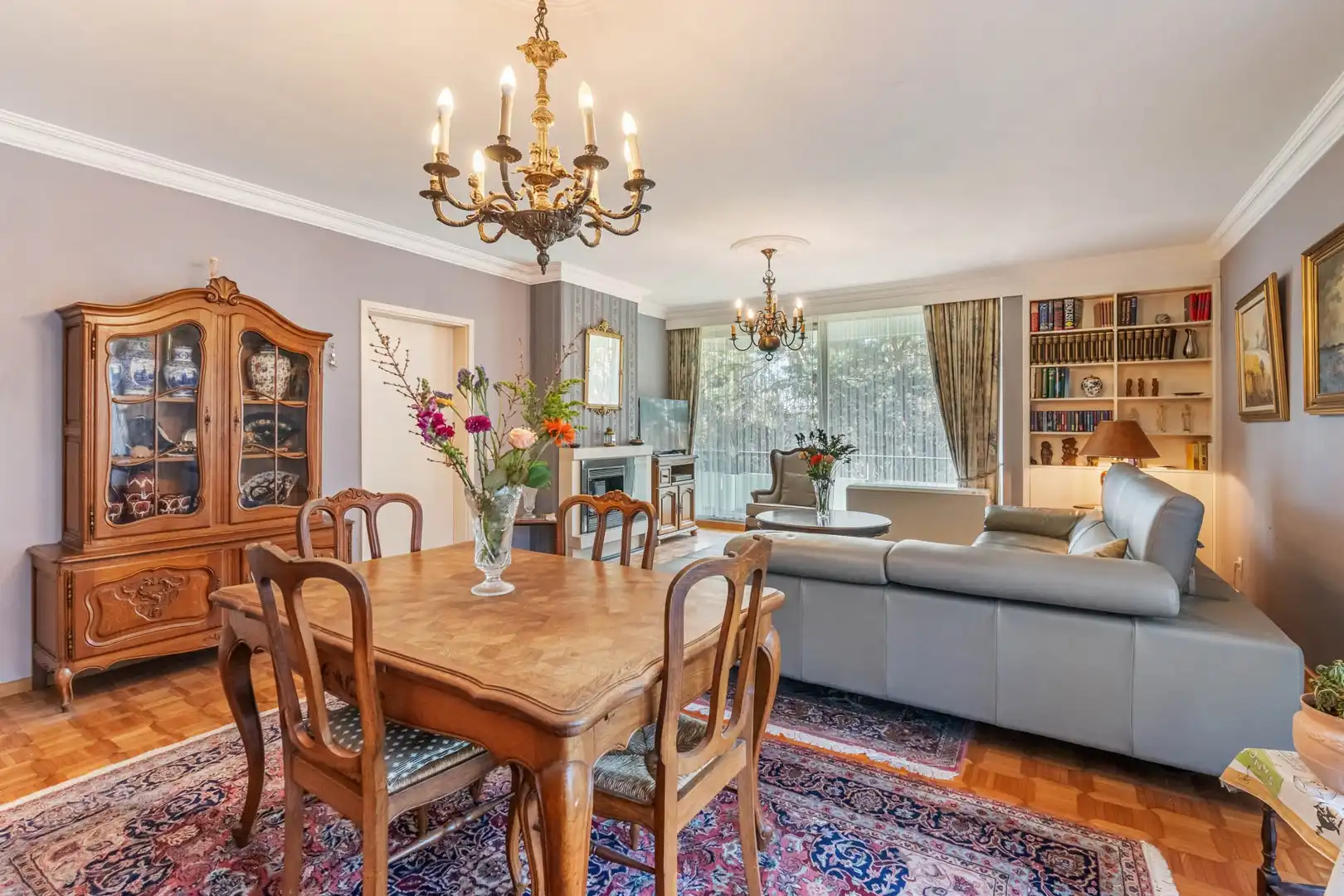 Ruim en lichtrijk appartement met 3 slaapkamers, balkons, garage en berging in Genk foto 9