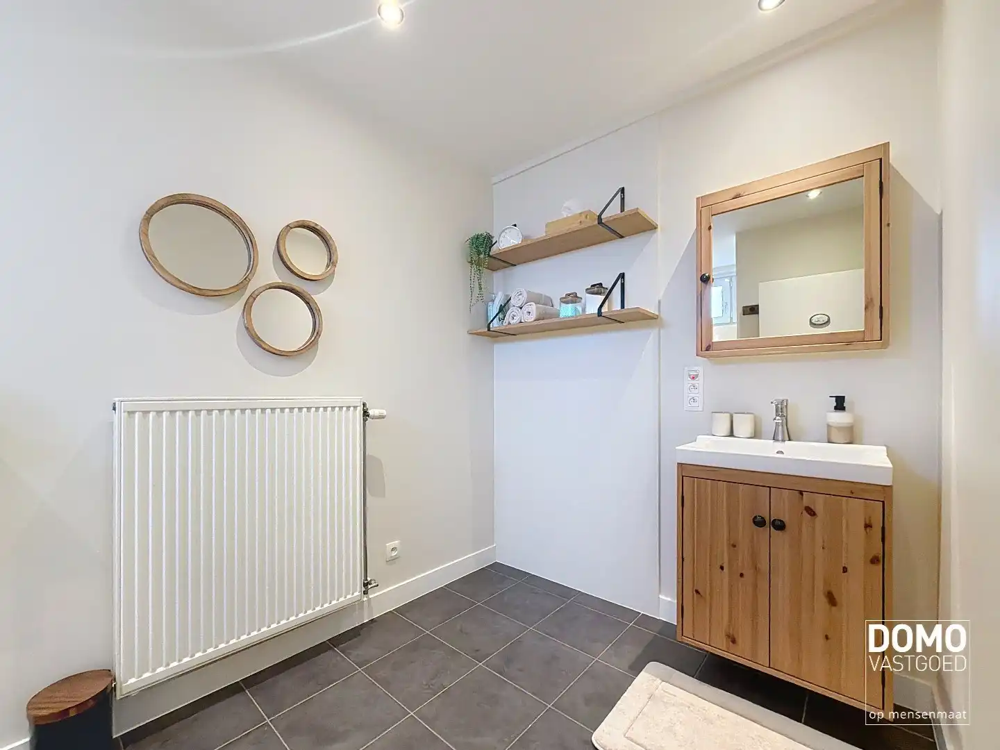 VOLLEDIG GEMEUBELDE 1 SLAAPKAMER STUDIO TE HASSELT (Stokrooie) foto 12