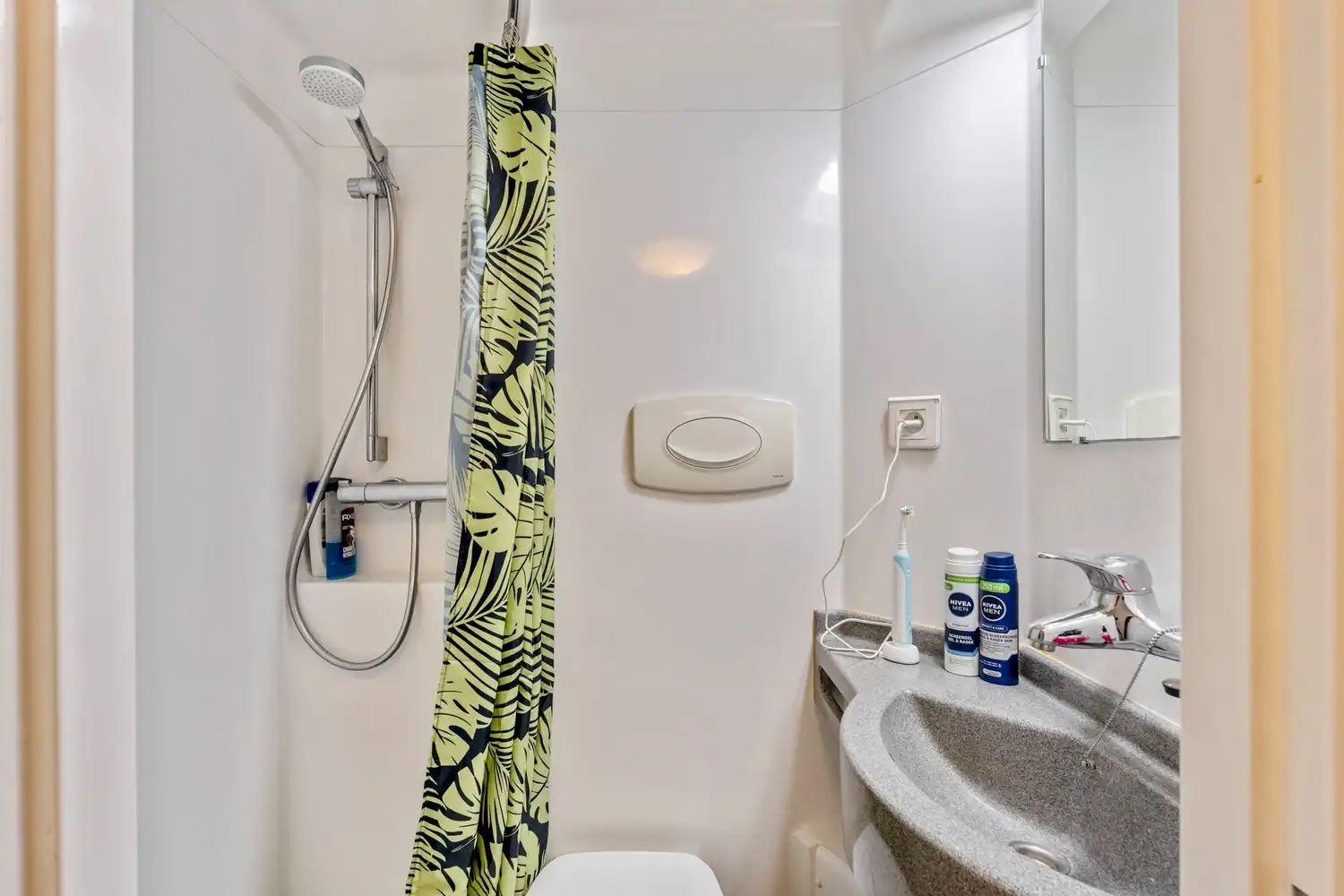 Centraal gelegen en gemeubelde studio met een gedeeld terras nabij het station van Leuven! foto 9